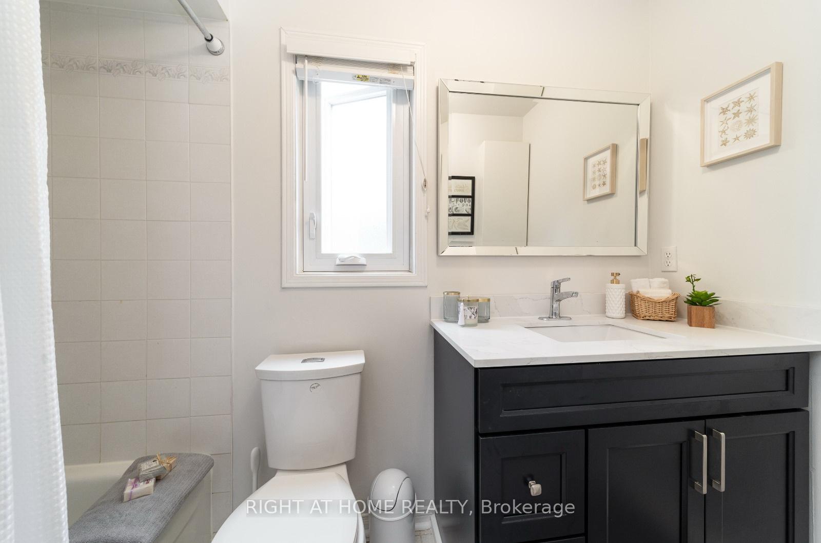 3 Bedrooms Condo at 1292 Sherwood Mills, Mississauga For sale