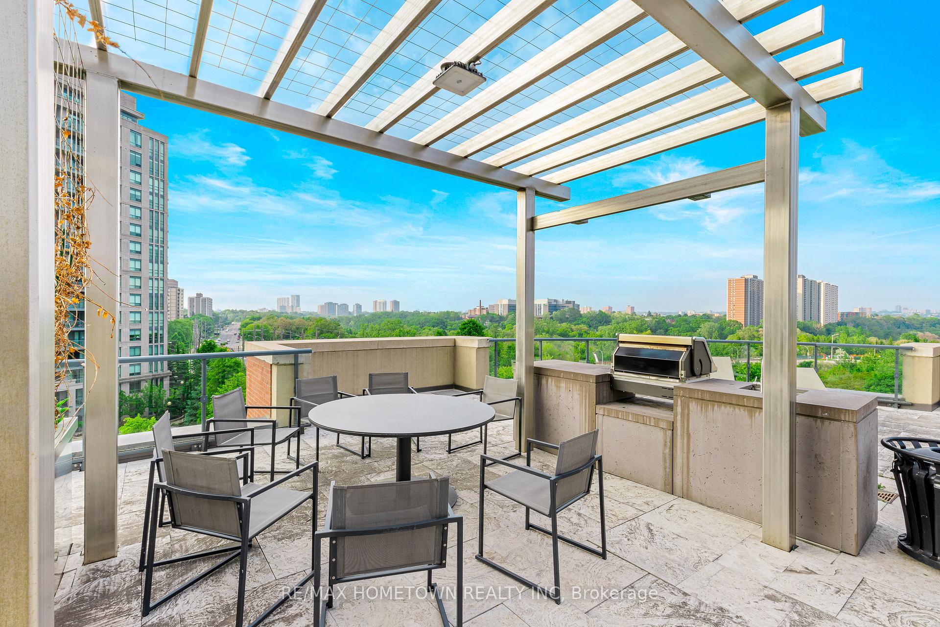 2 Bedrooms Condo at 35 Fontenay, Toronto For sale
