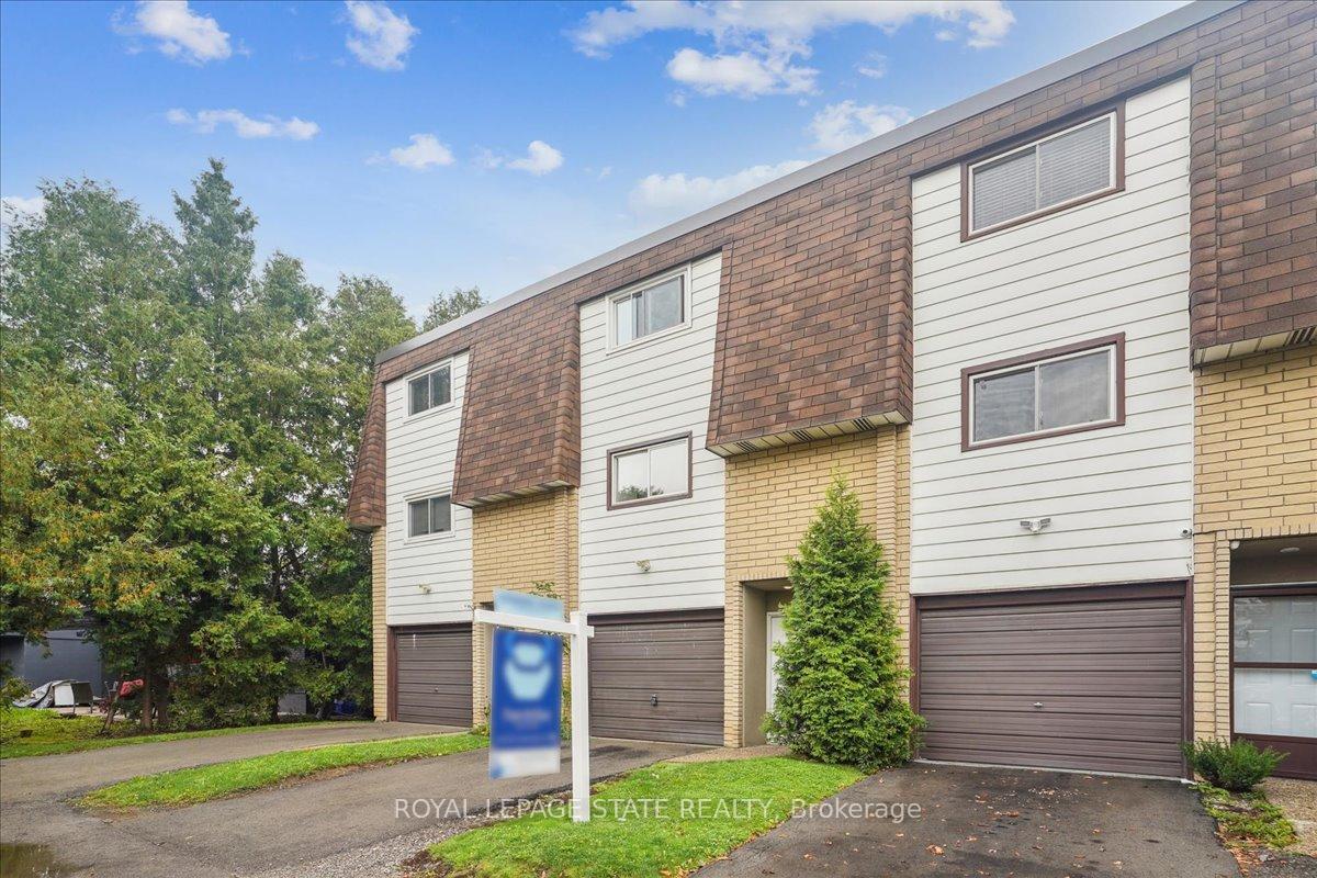 3 Bedrooms Condo at 36 Greendale,  Hamilton For sale