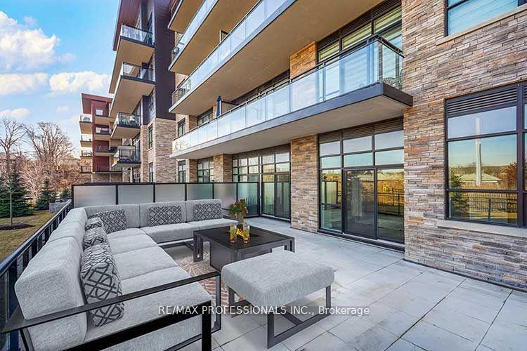3 Bedrooms Condo at 1575 Lakeshore, Mississauga For sale