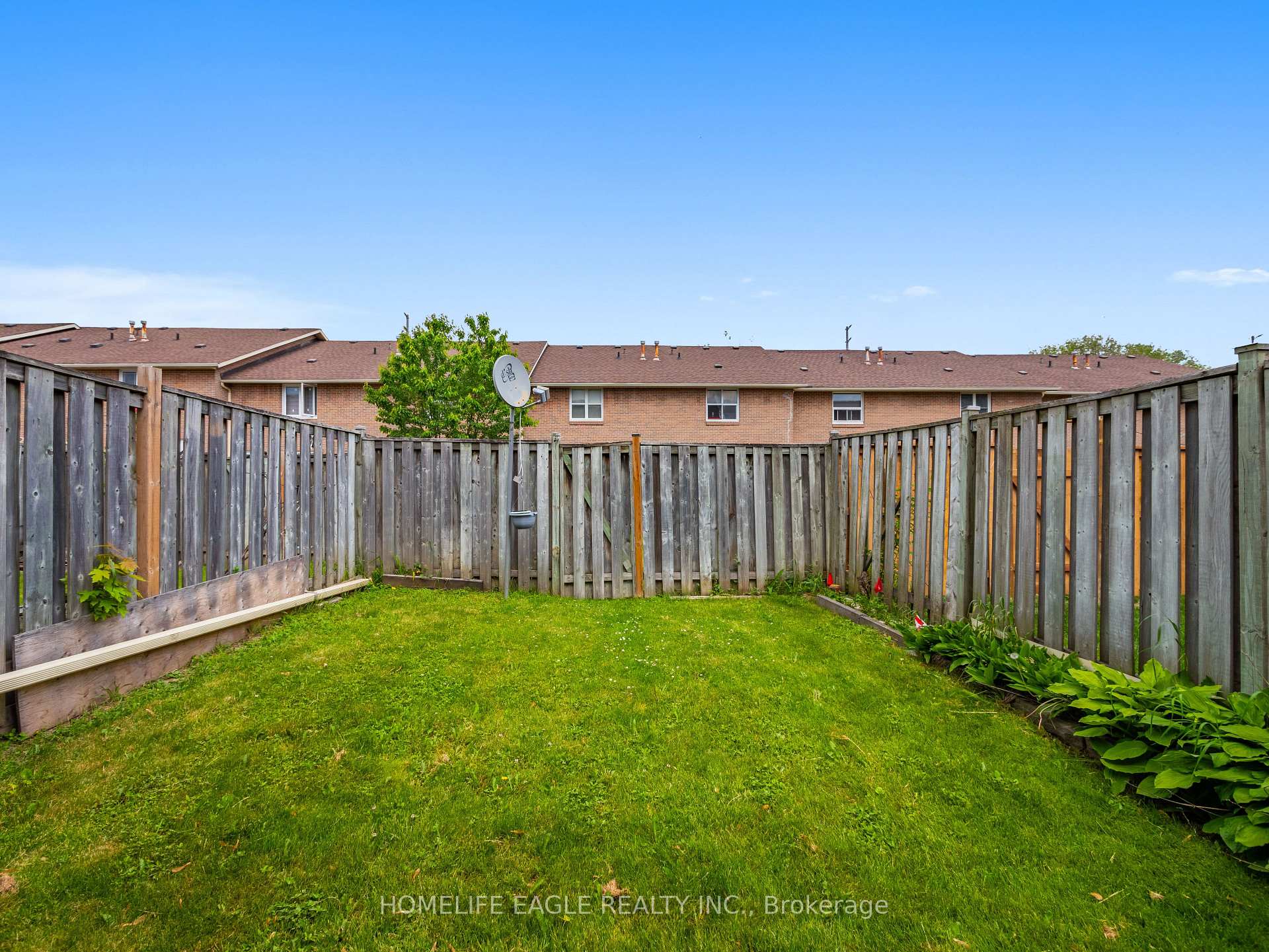 3 Bedrooms Condo at 7255 Dooley, Mississauga For sale