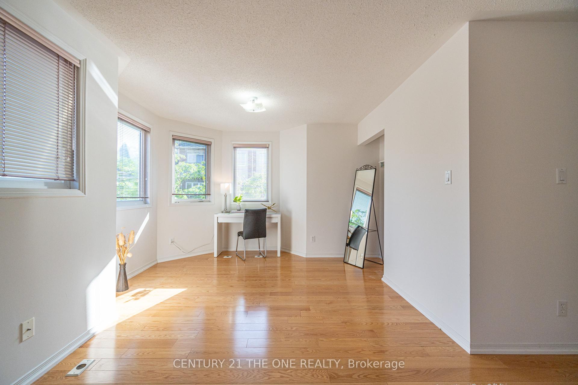 4 Bedrooms Condo at 28 Rosebank, Toronto For sale