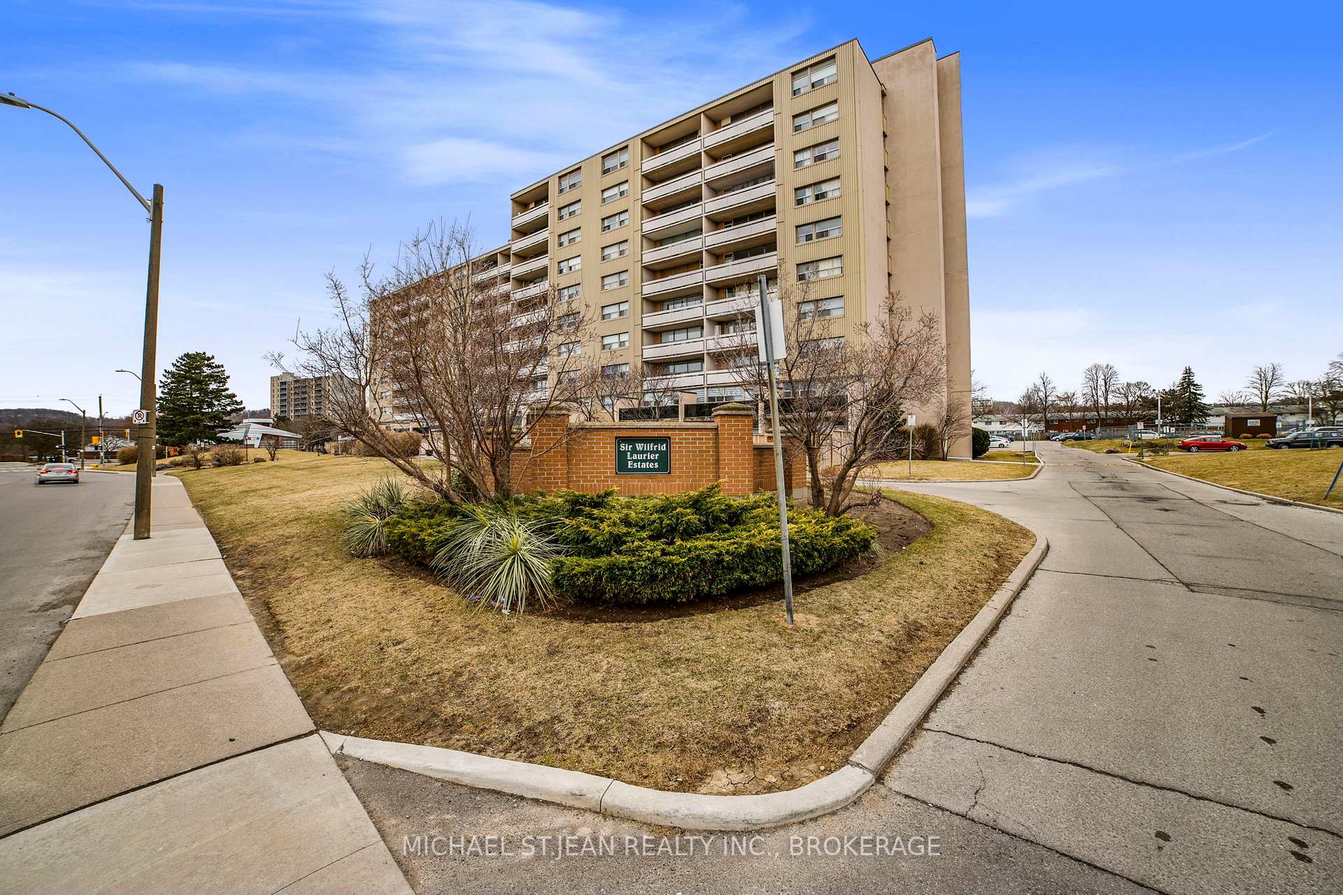 3 Bedrooms Condo at 15 Albright,  Hamilton For sale