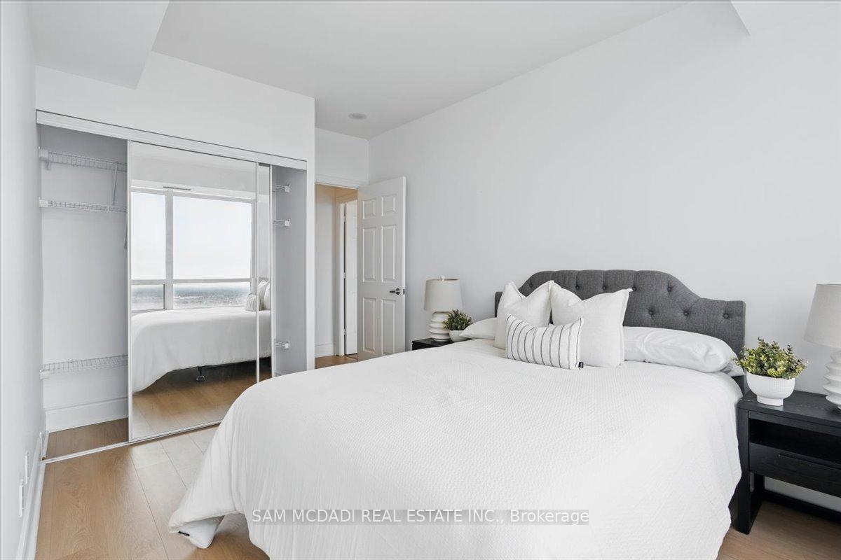 3 Bedrooms Condo at 3888 Duke Of York, Mississauga For sale