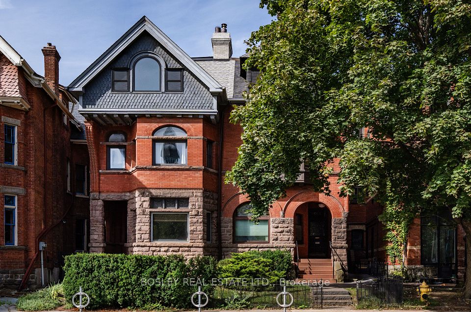 554 Spadina