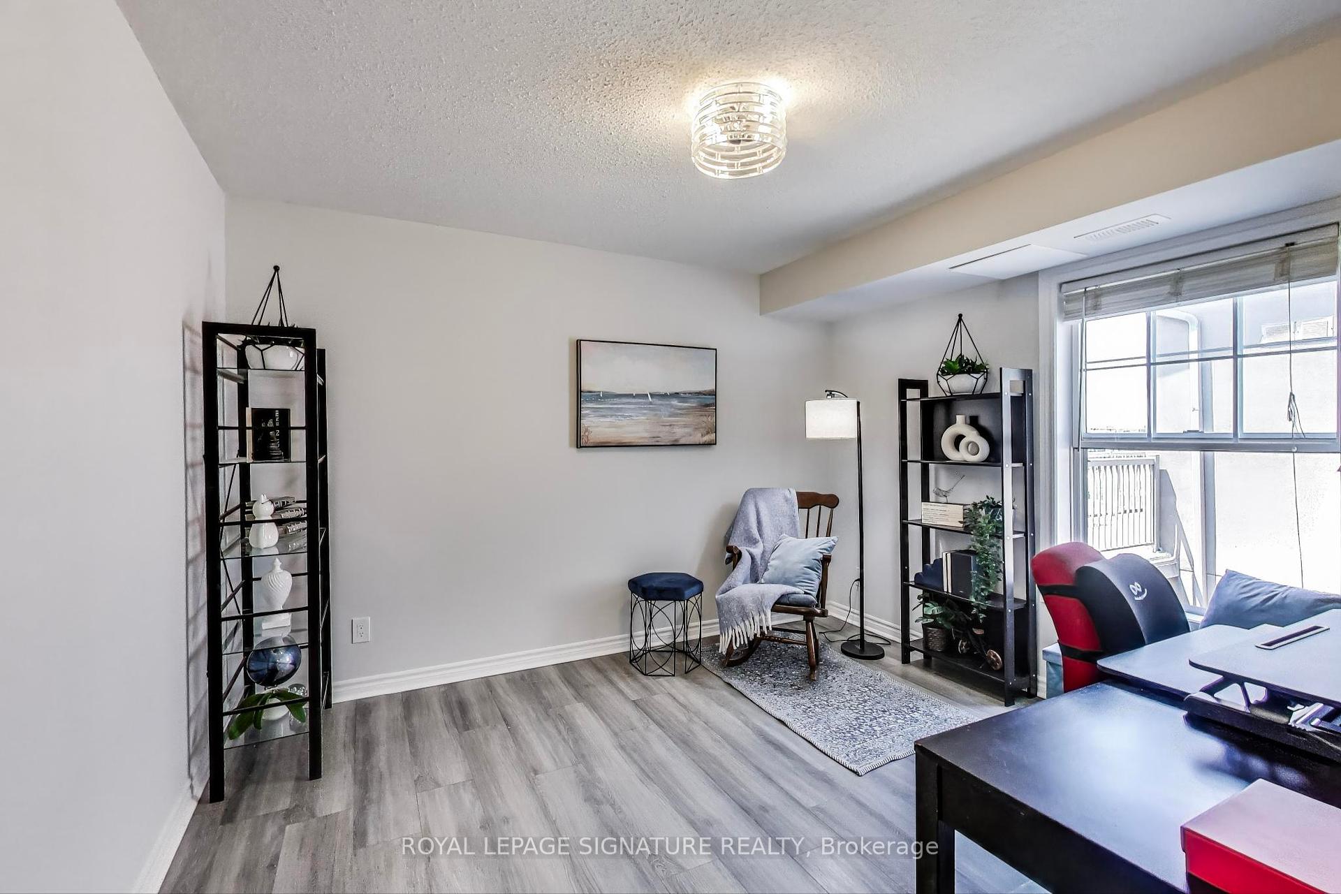3 Bedrooms Condo at 1460 Bishops, Oakville For sale