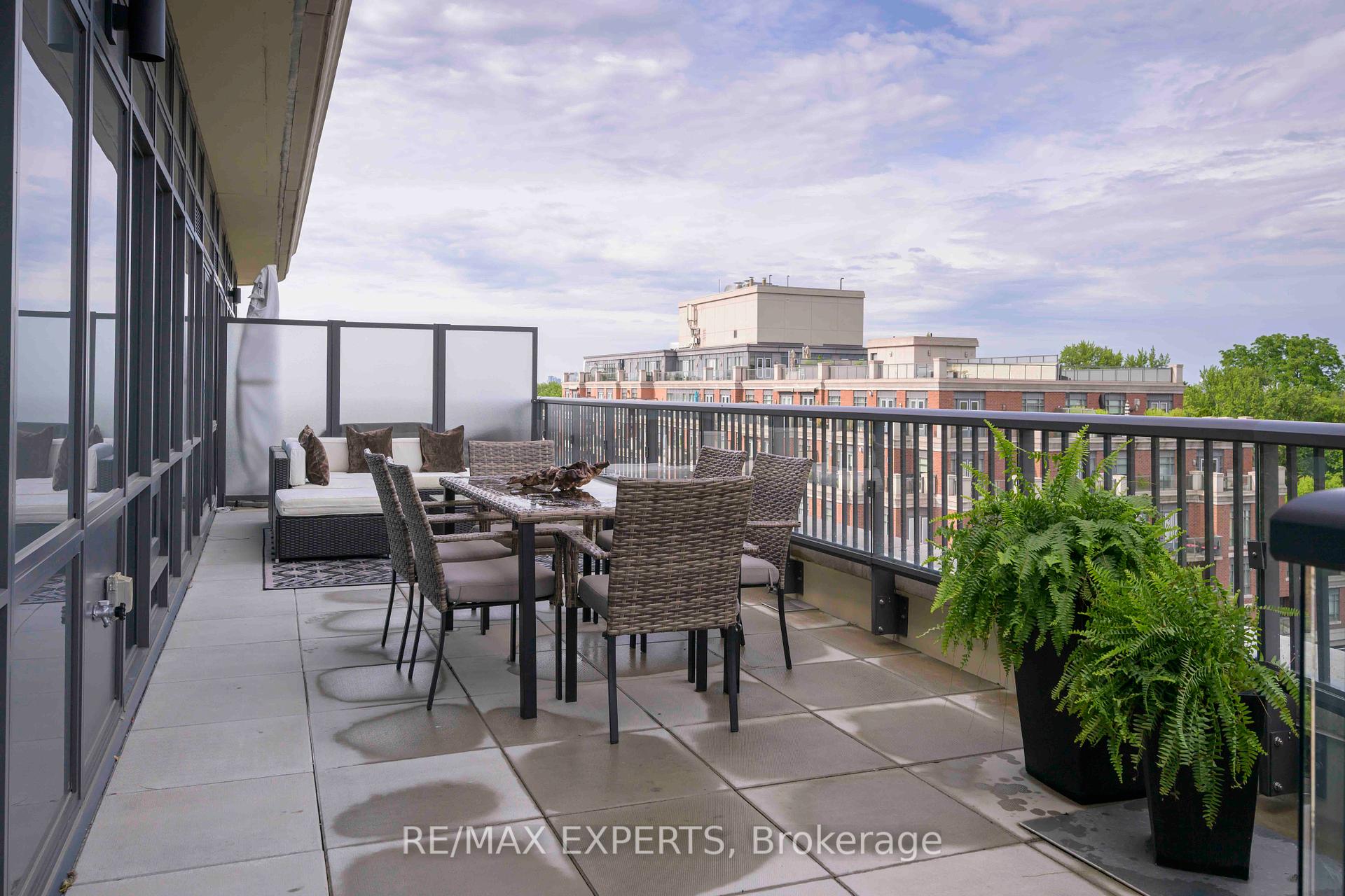 4 Bedrooms Condo at 1700 Avenue, Toronto For sale