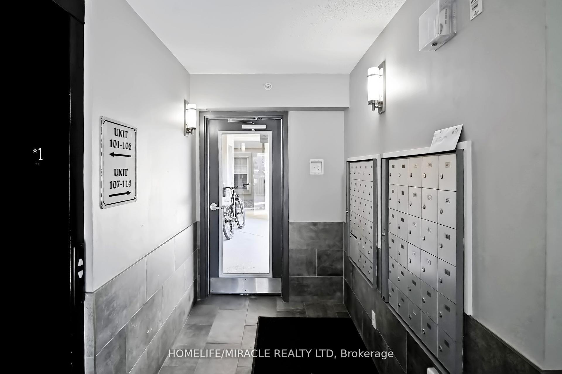 2 Bedrooms Condo at 1440 Bishops, Oakville For sale