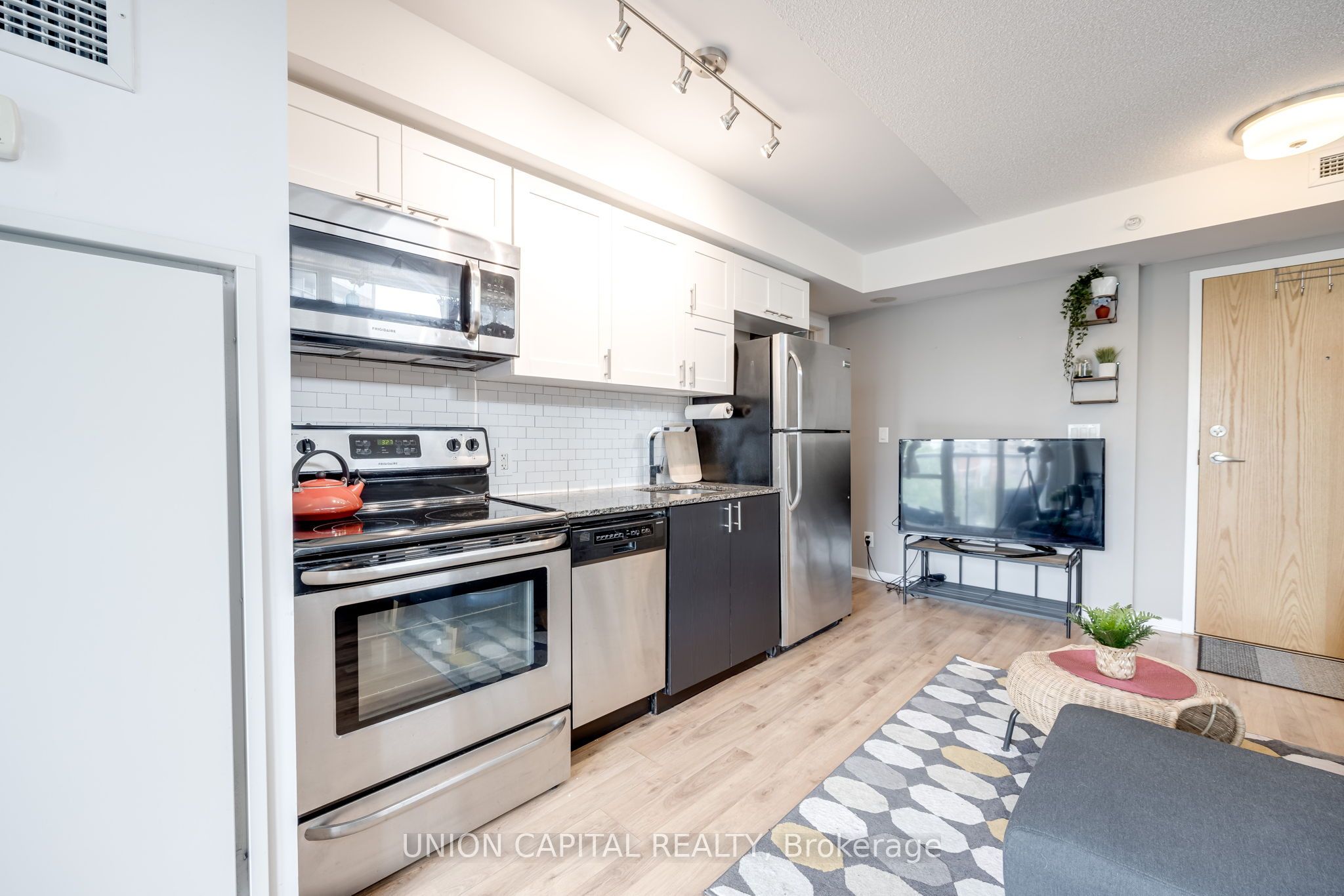20 Joe Shuster Way, #402