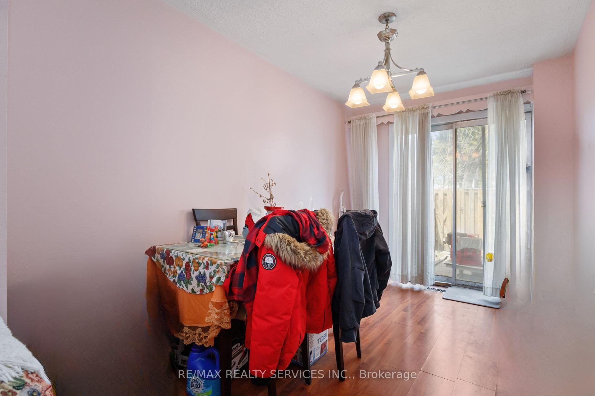 5 Bedrooms Condo at 2075 Warden,  Toronto For sale