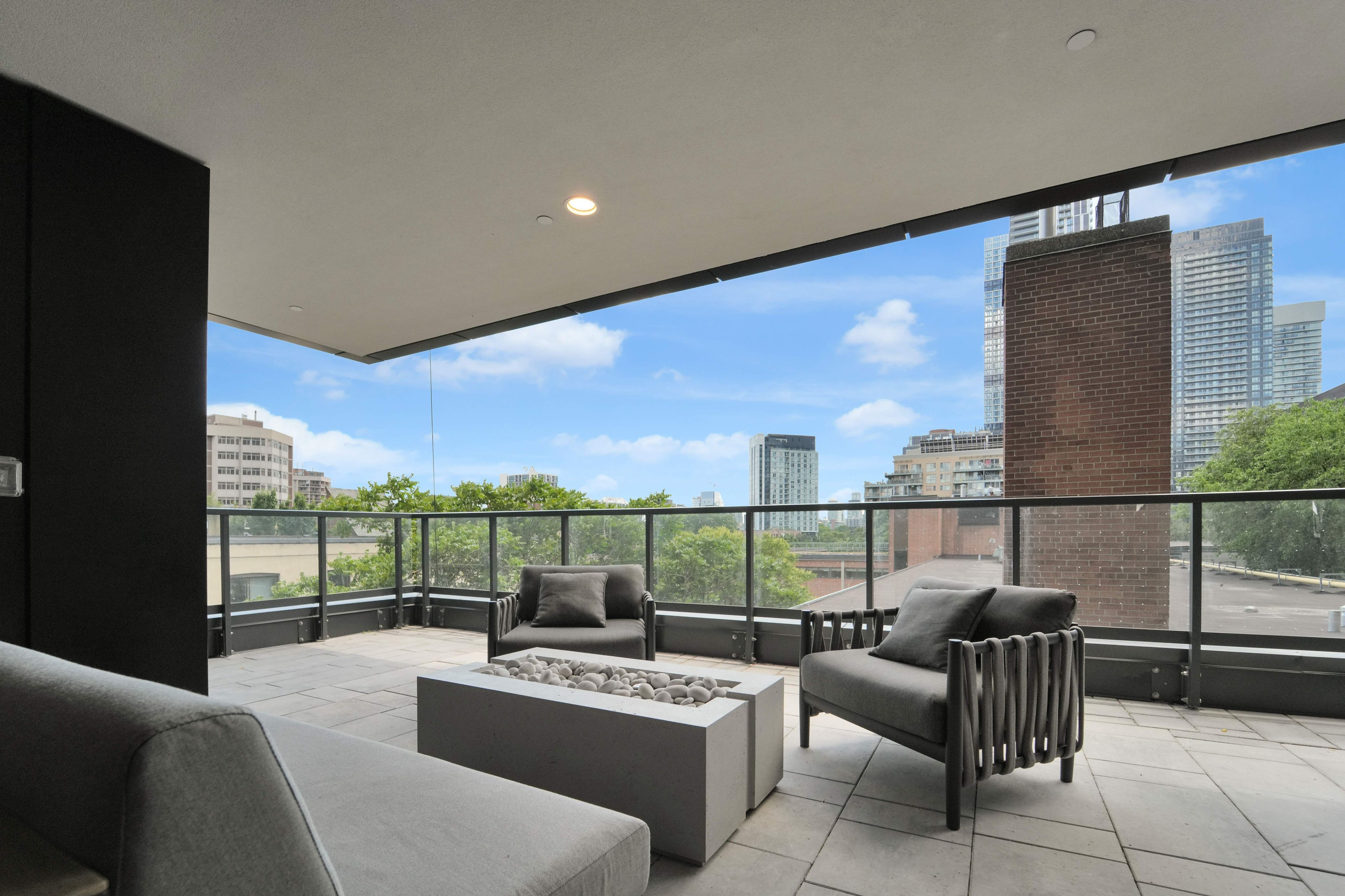 319 Jarvis Street 3307