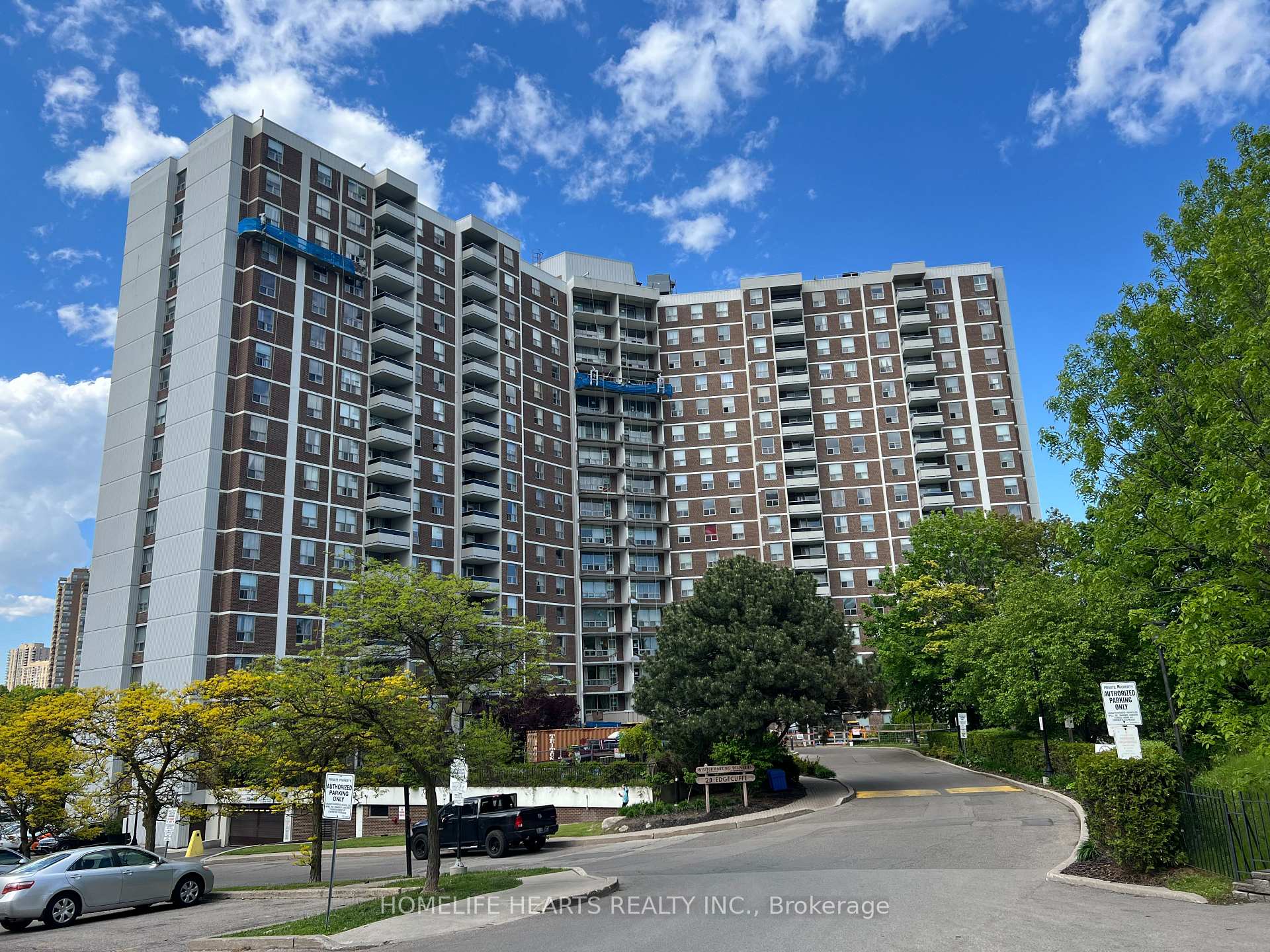 3 Bedrooms Condo at 20 Edgecliff, Toronto For sale