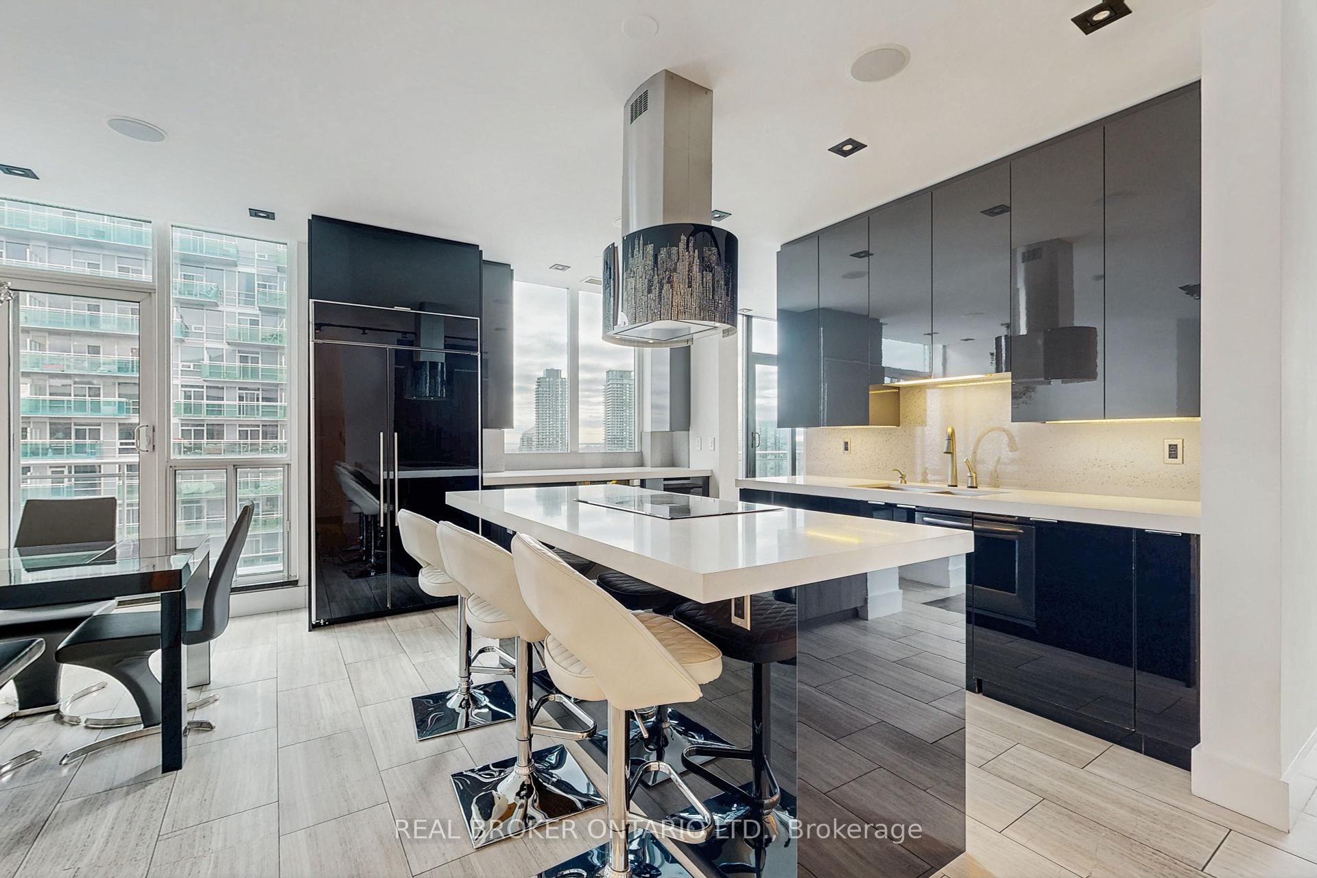 2 Bedrooms Condo at 2121 Lakeshore,  Toronto For sale