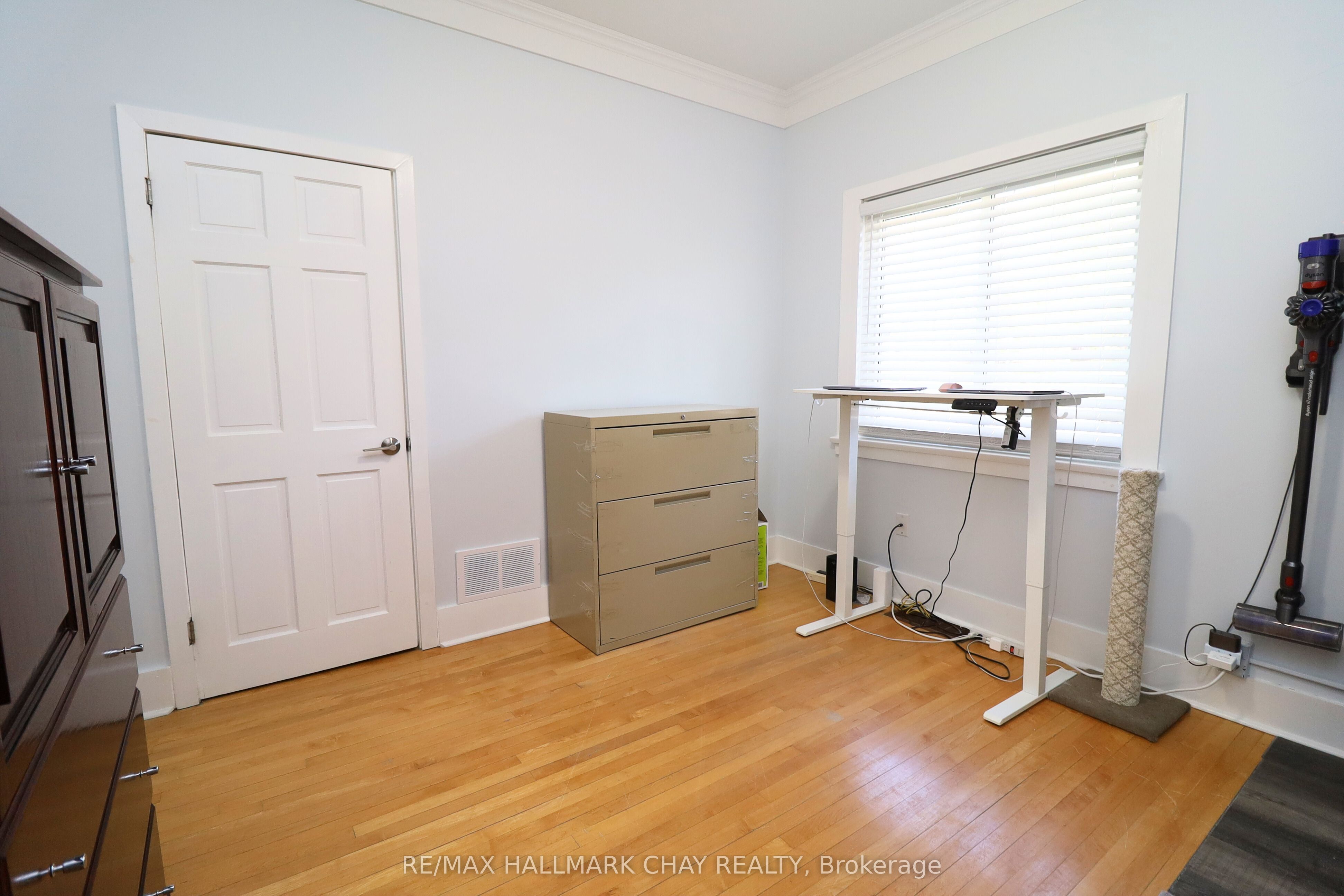 138 Owen Street N