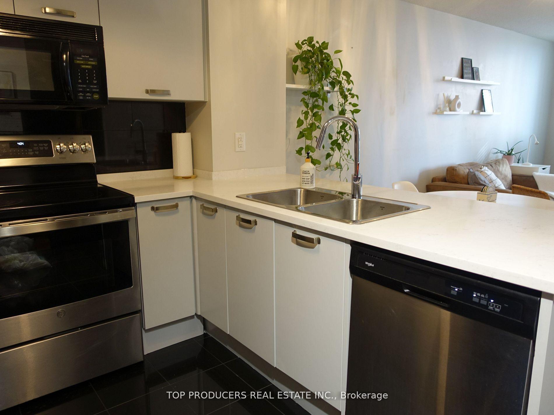 1 Bedroom Condo at 51 Harrison Garden,  Toronto For sale