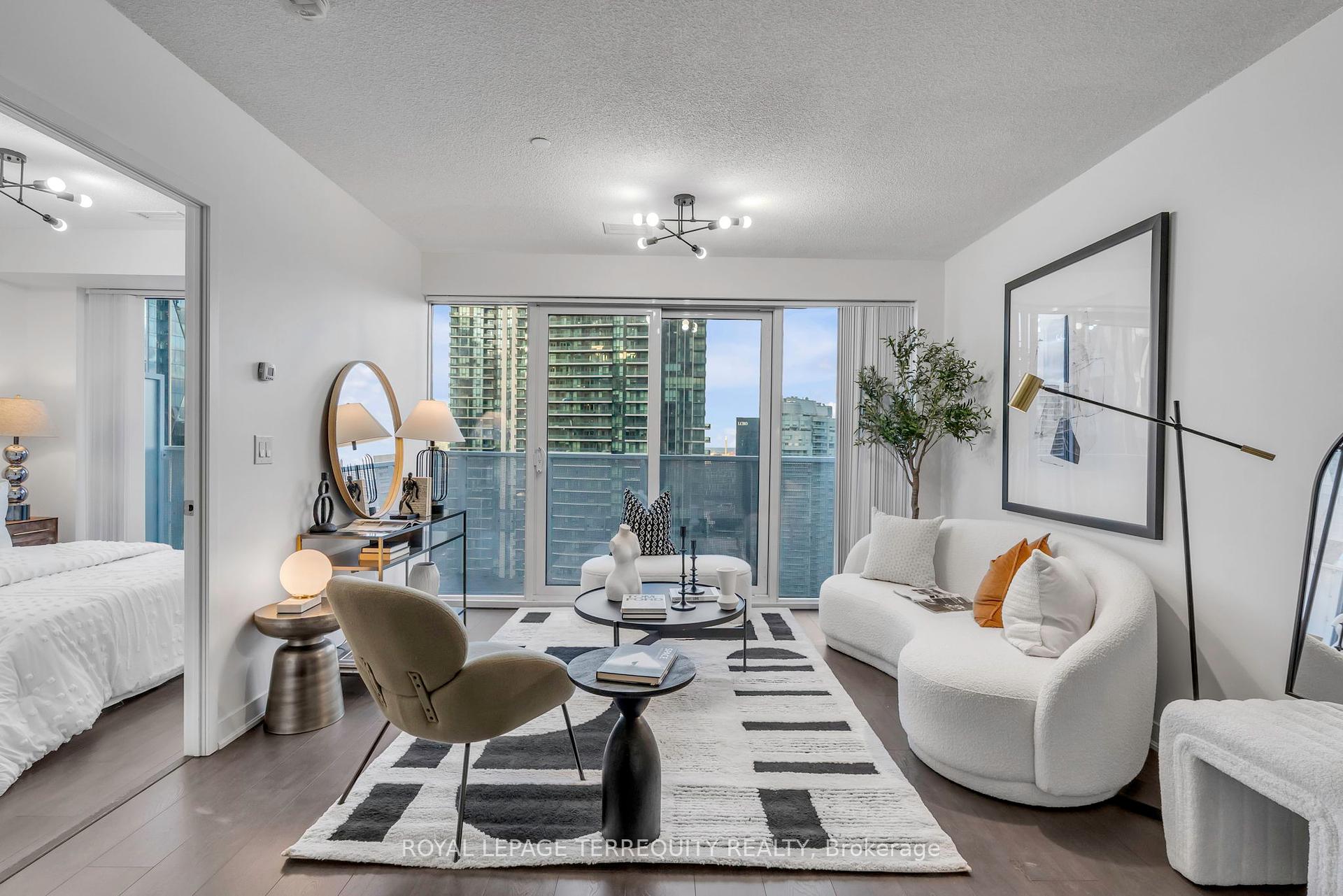 1 Bedroom Condo at 88 Harbour, Toronto For sale