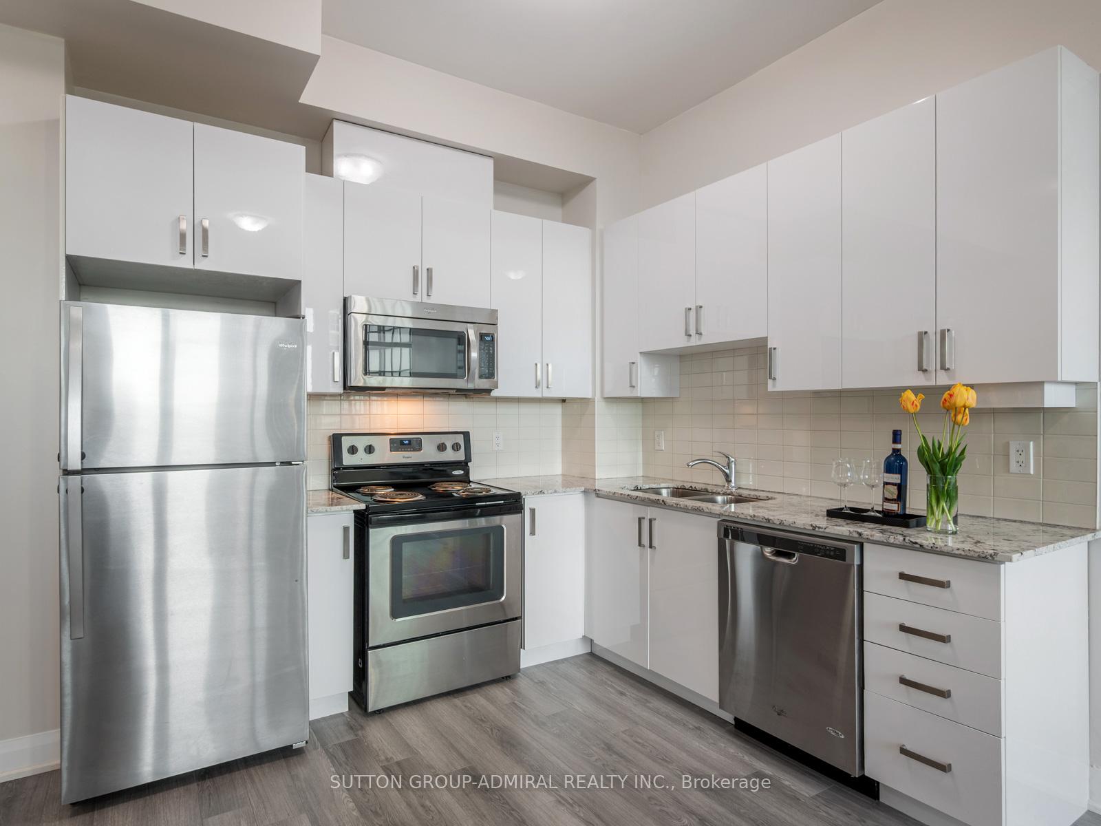 2 Bedrooms Condo at 2900 Highway 7, Vaughan For sale