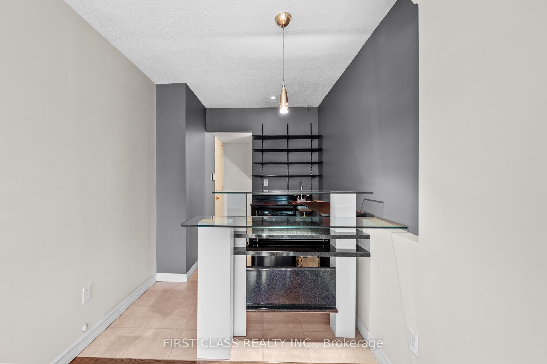 4 Bedrooms Condo at 10A Leaside Park, Toronto For sale