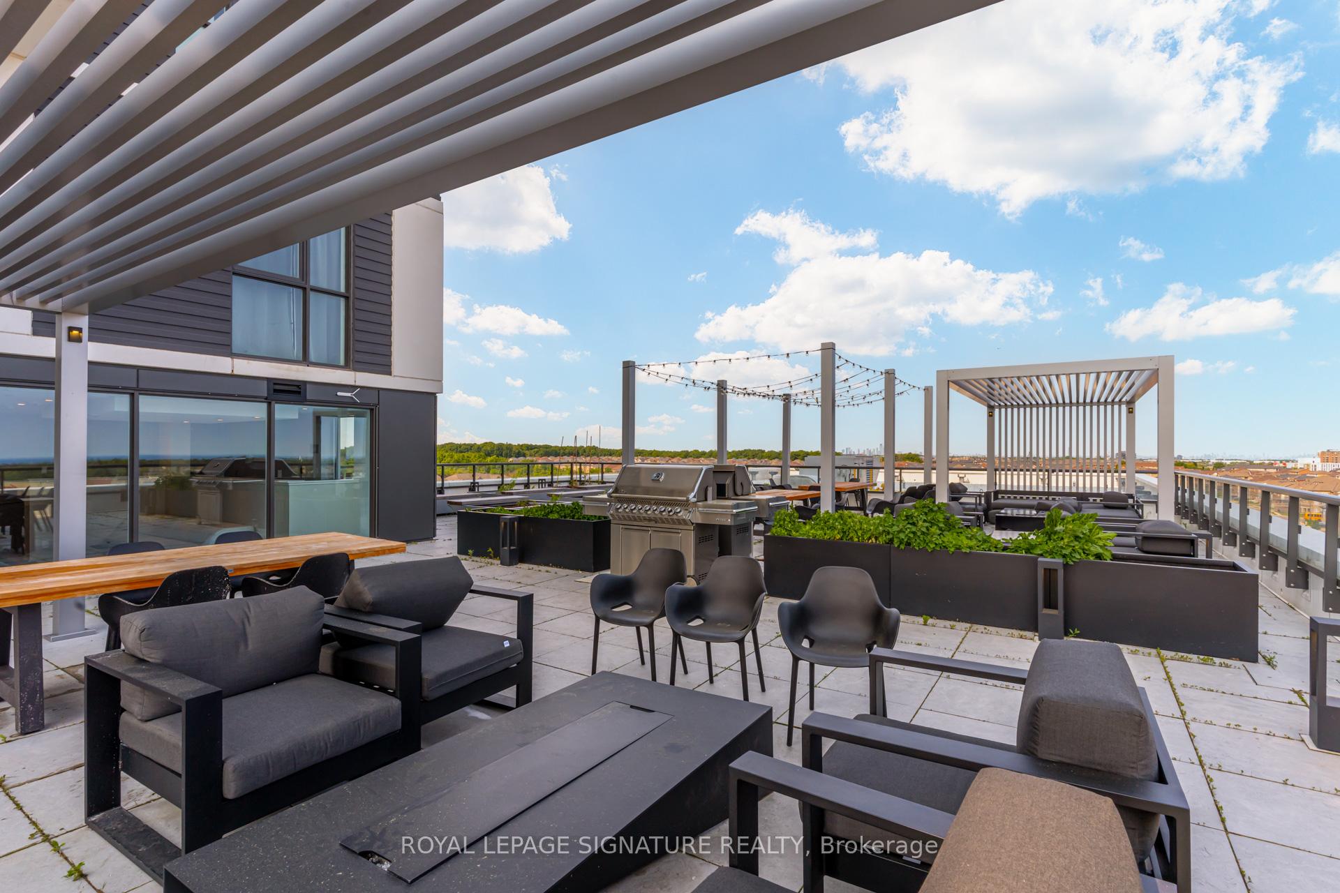 2 Bedrooms Condo at 335 Wheat Boom, Oakville For sale