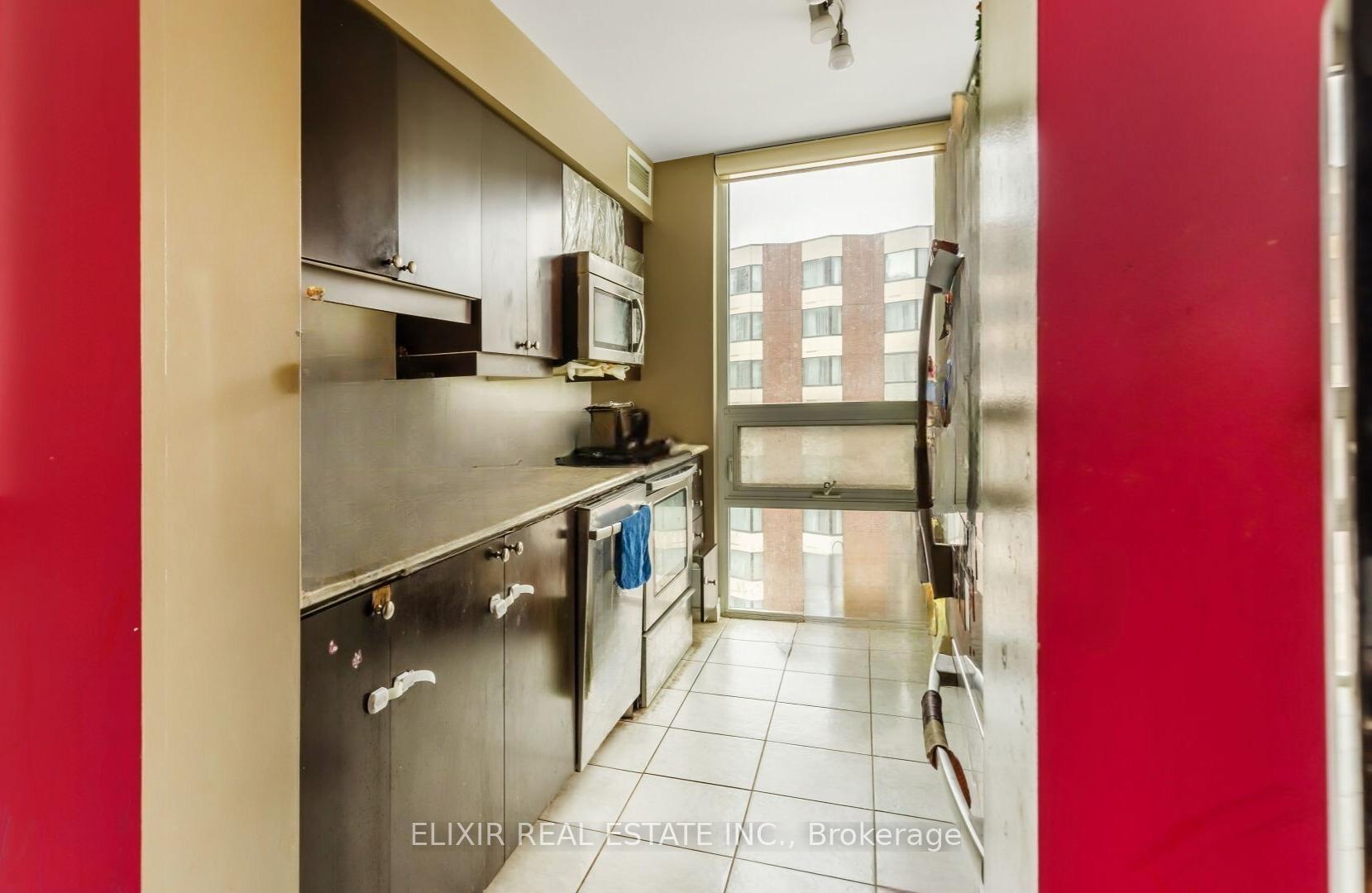 2 Bedrooms Condo at 208 Enfield, Mississauga For sale