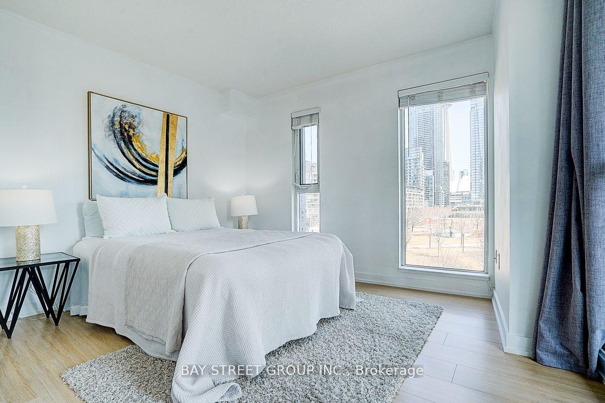 2 Bedrooms Condo at 85 Queens Wharf, Toronto For sale