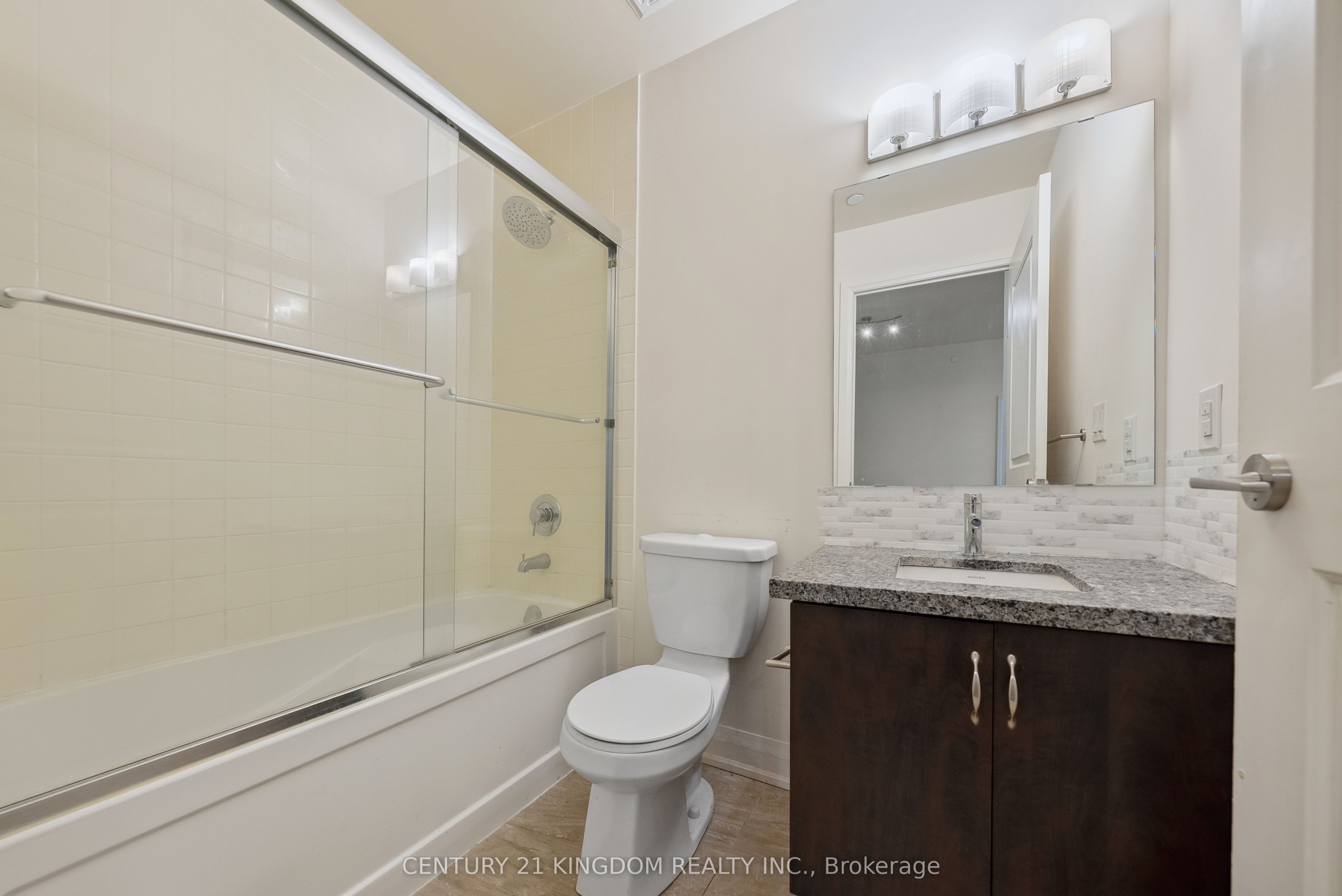 8763 bayview Avenue, #233