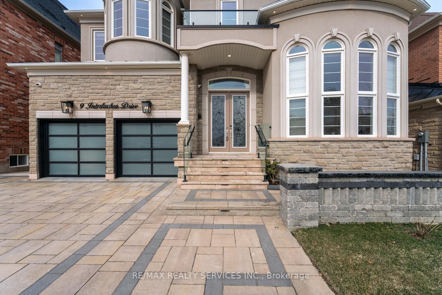 9 Interlacken Drive, Brampton, ON L6X 0Y1
