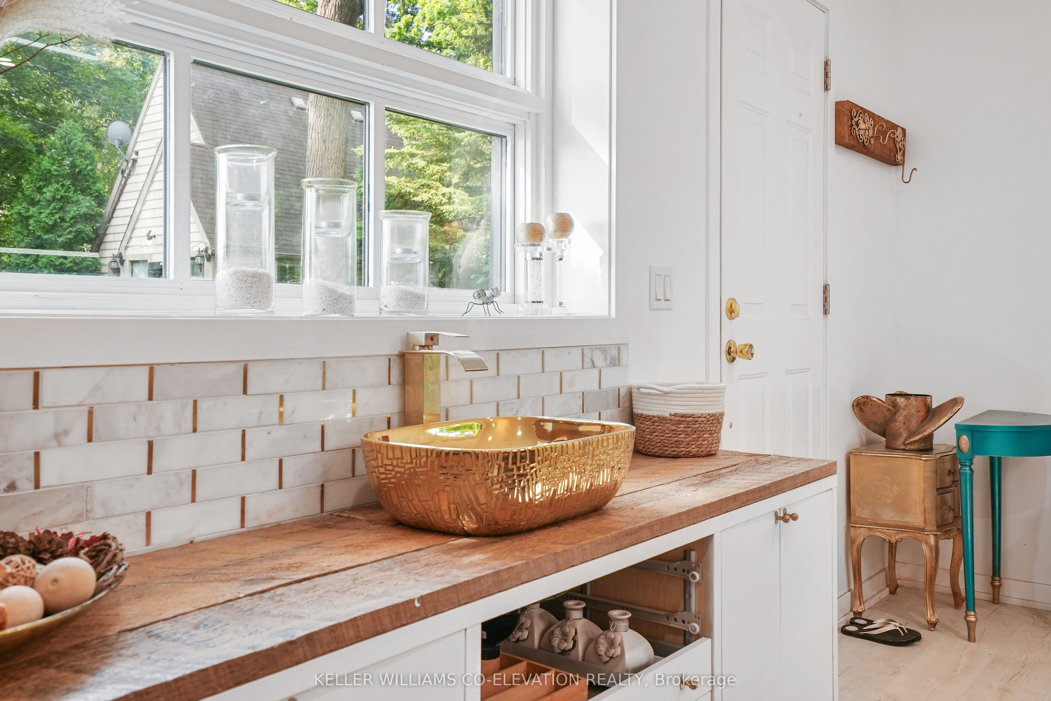 1136 Bronte Road