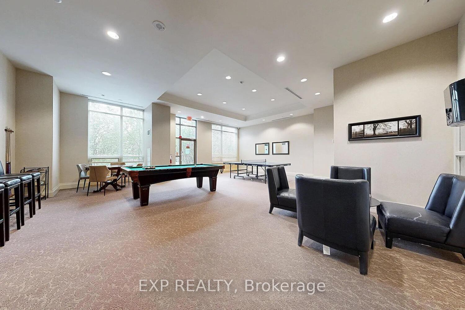 3 Bedrooms Condo at 88 Promenade, Vaughan For sale