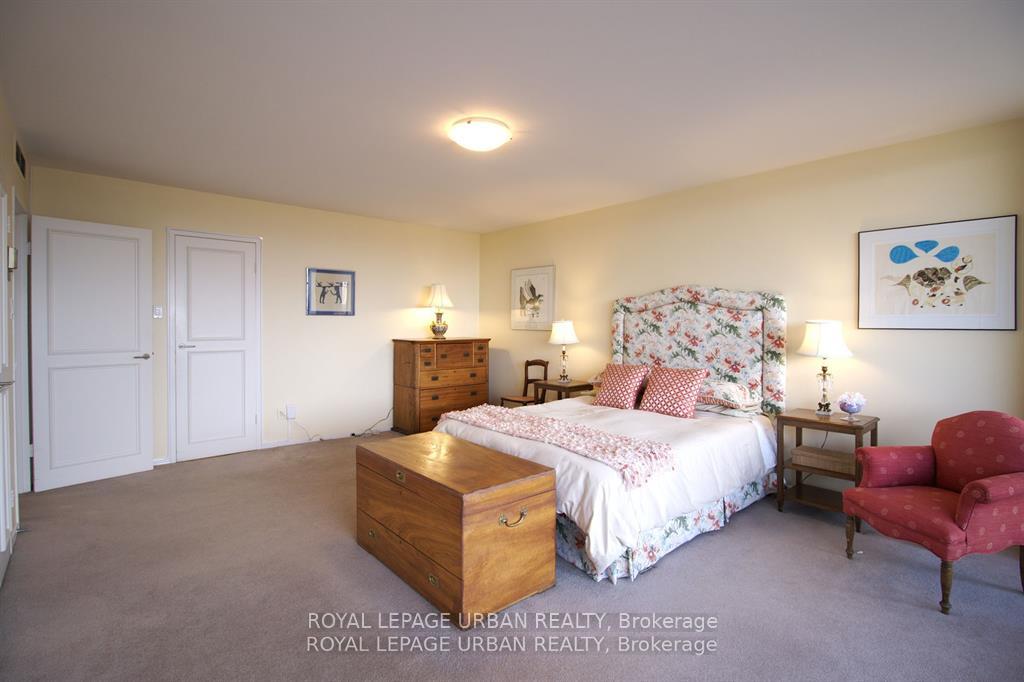 3 Bedrooms Co-op at 20 Avoca, Toronto For sale