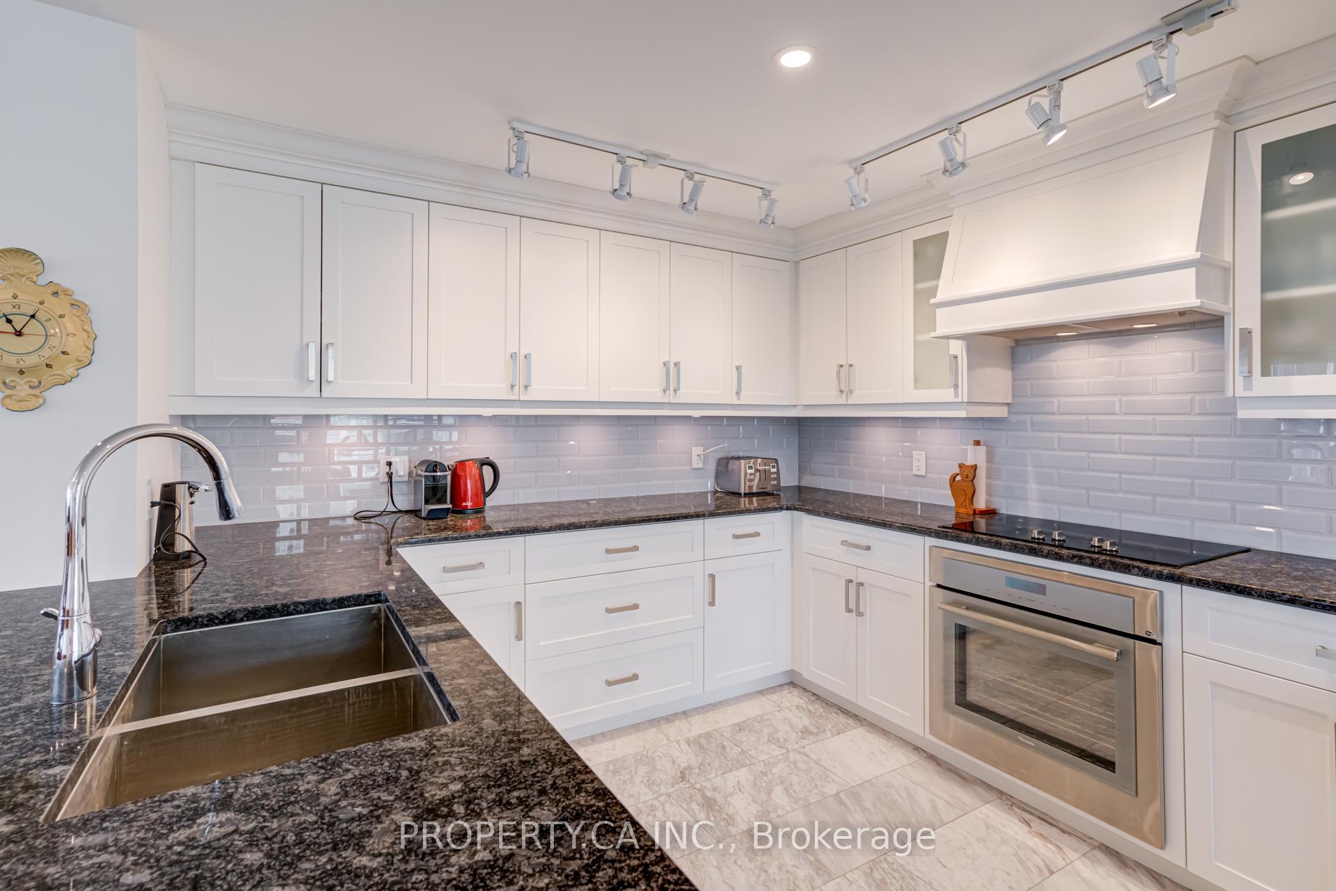 3 Bedrooms Condo at 2060 Lakeshore, Burlington For sale