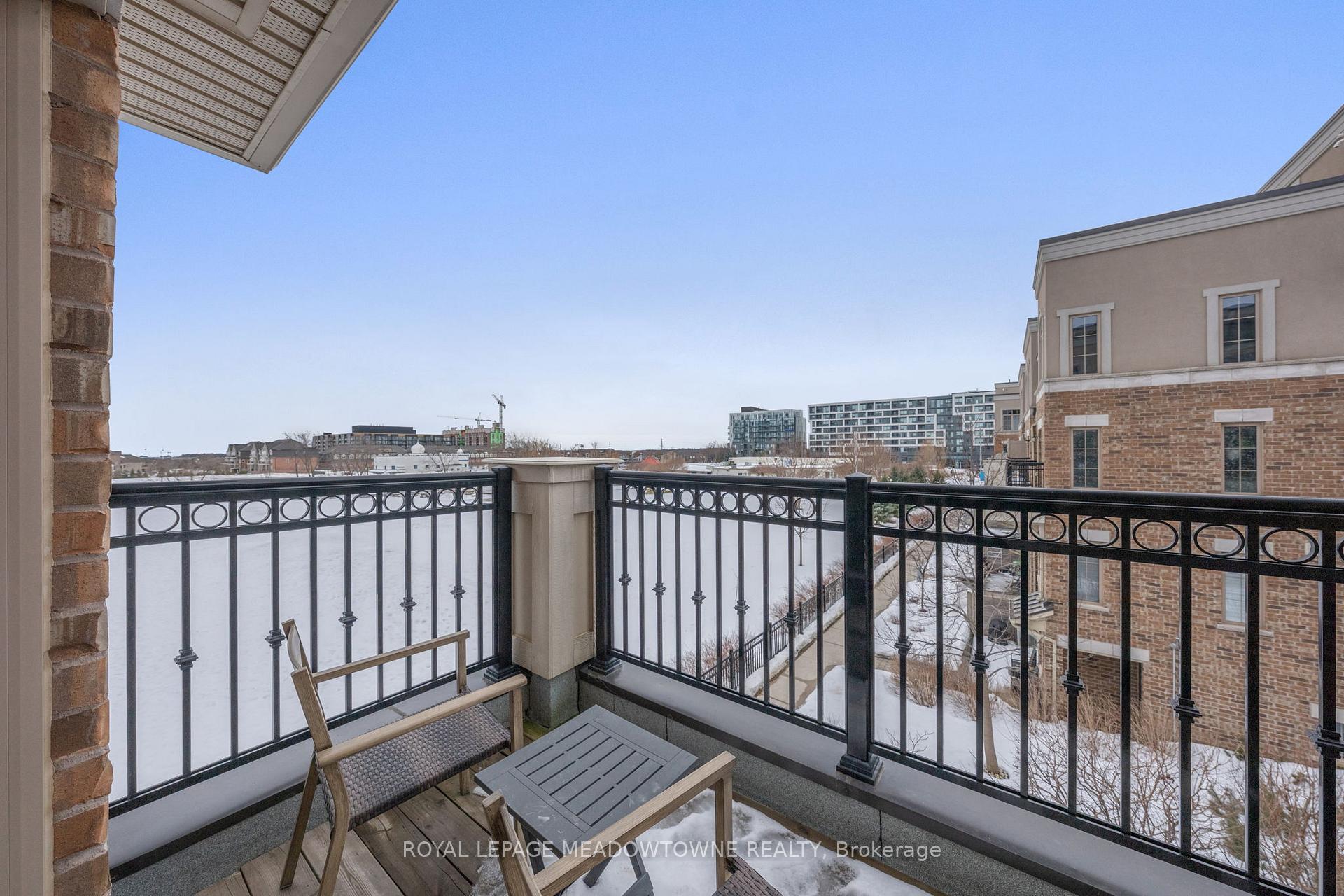 3 Bedrooms Condo at 2441 Greenwich, Oakville For sale