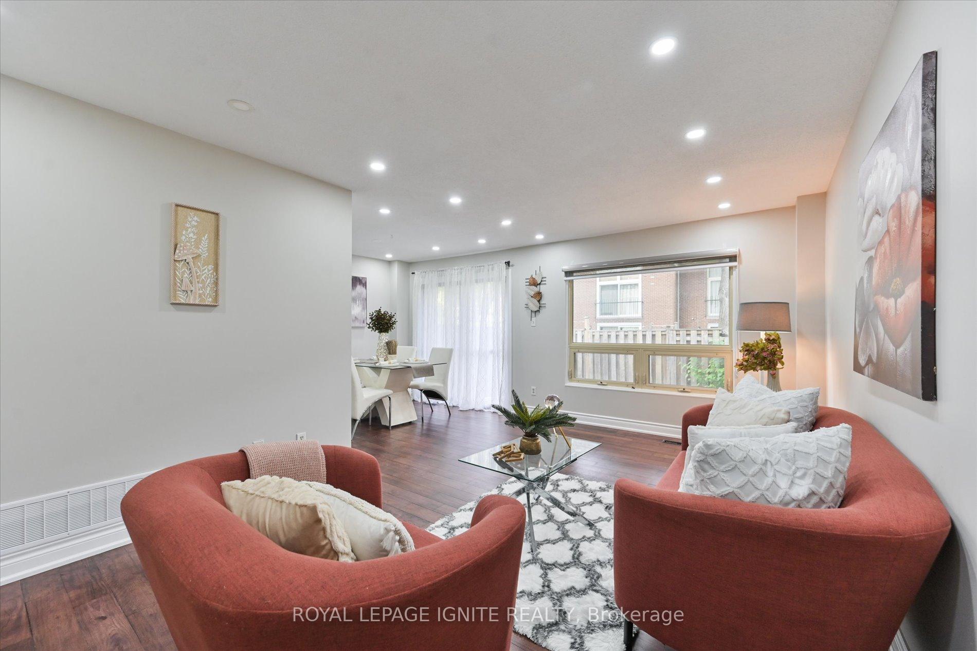 5 Bedrooms Condo at 40 Dundalk, Toronto For sale