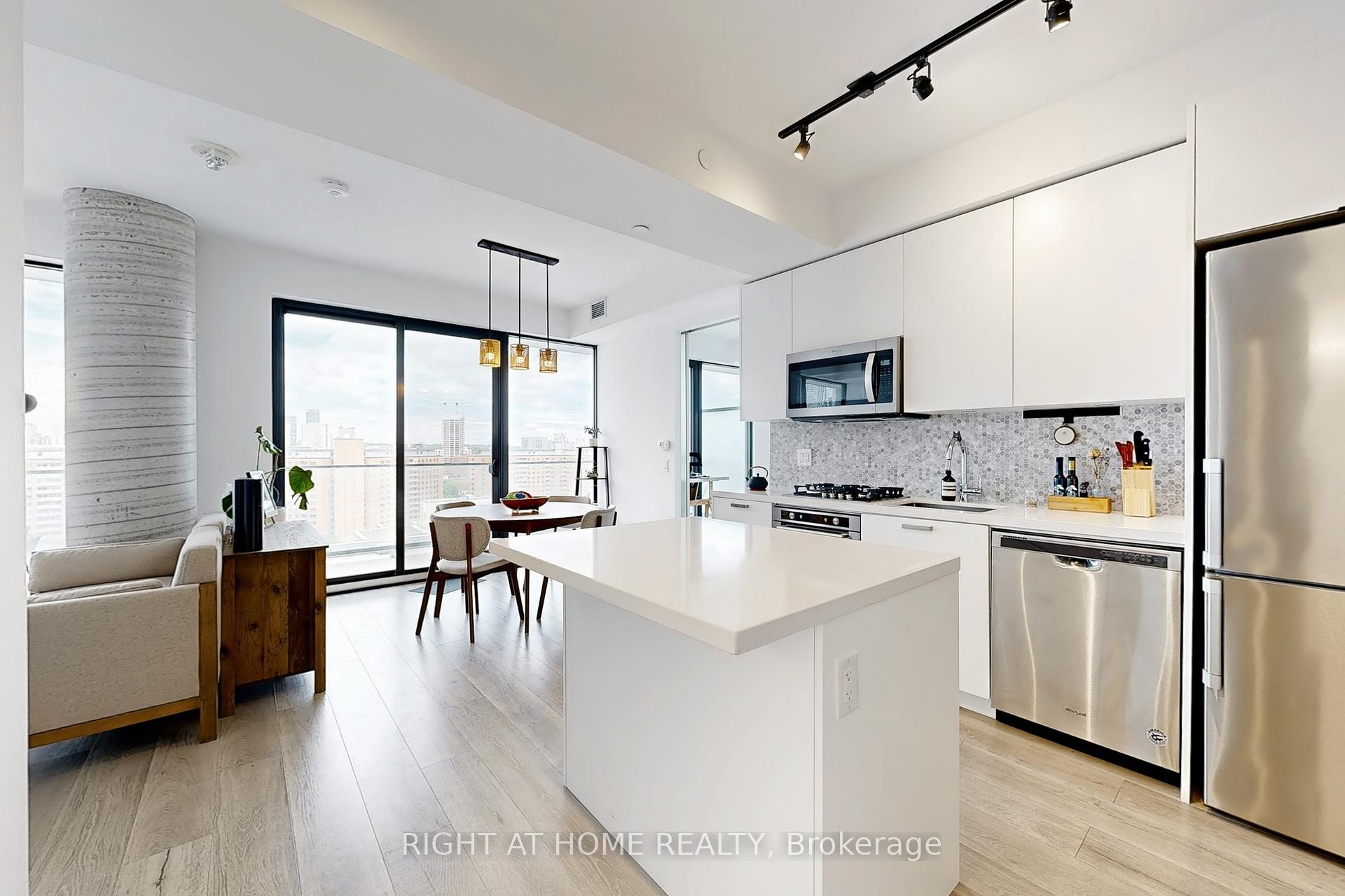 2 Bedrooms Condo at 55 Ontario, Toronto For sale
