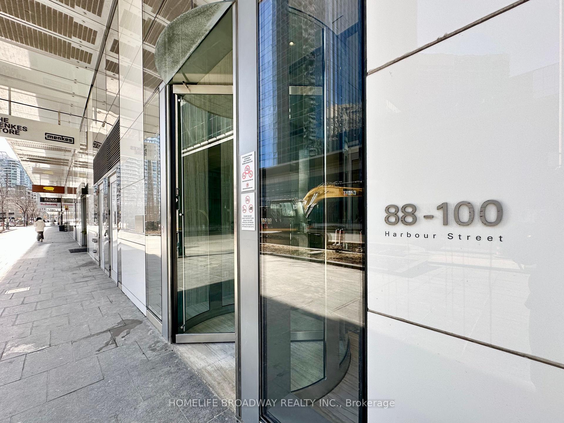1 Bedroom Condo at 88 Harbour,  Toronto For sale