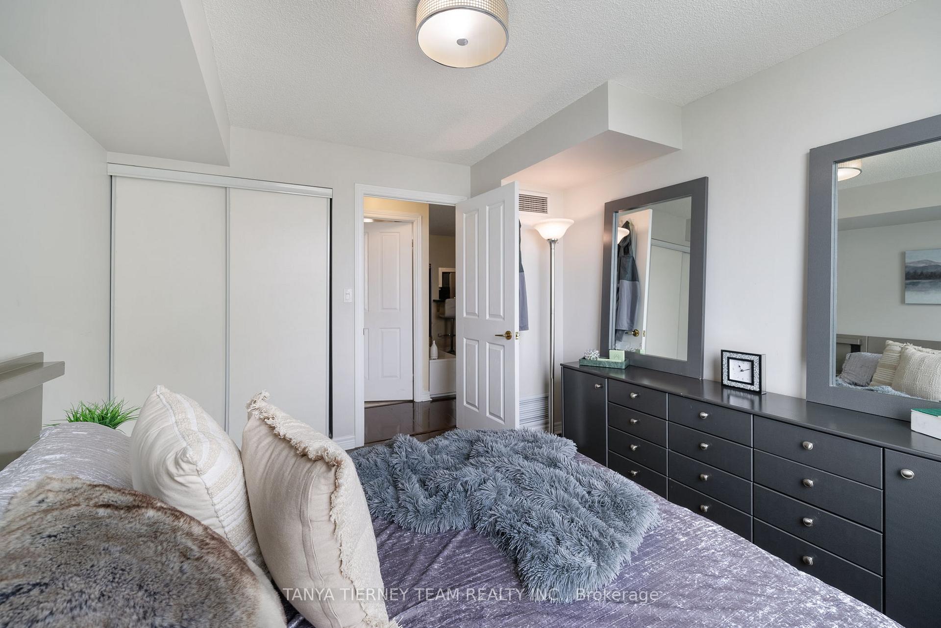 2 Bedrooms Condo at 68 Corporate, Toronto For sale