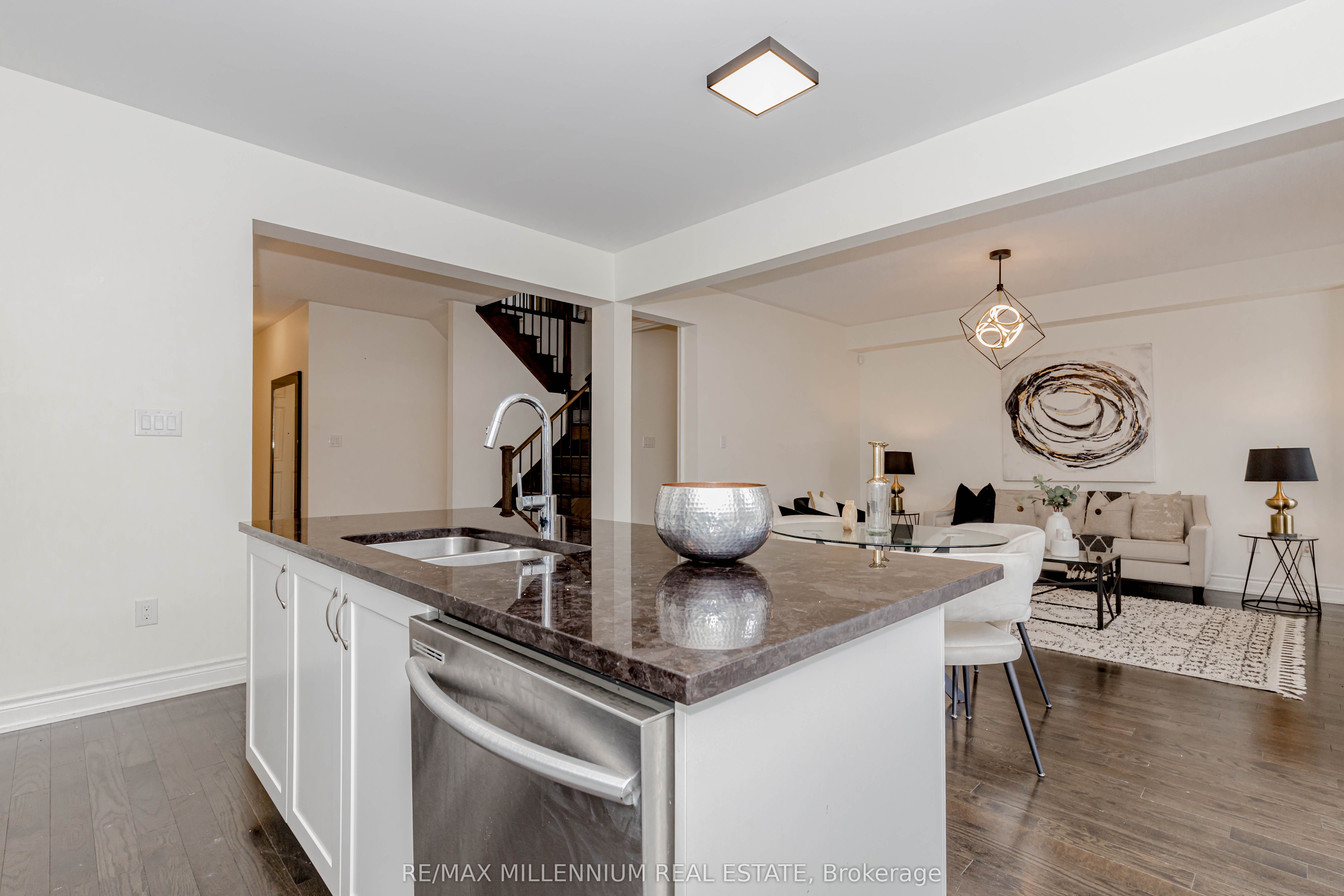 1238 Bowell Crescent