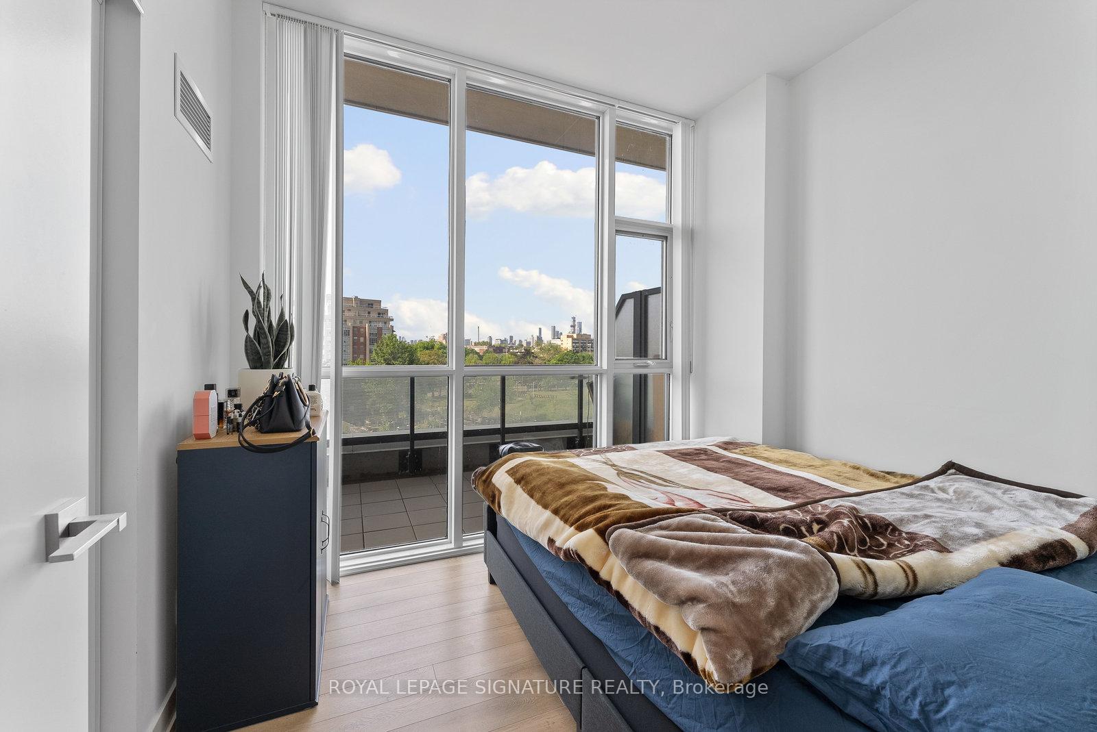 2 Bedrooms Condo at 50 Ordnance, Toronto For sale