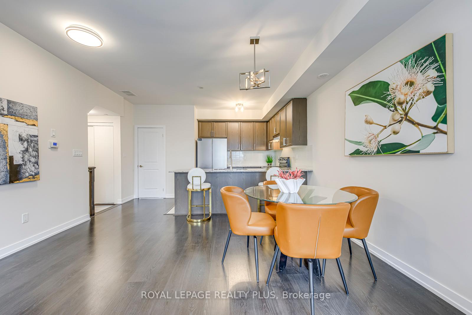 2 Bedrooms Condo at 10 Drummond, Toronto For sale