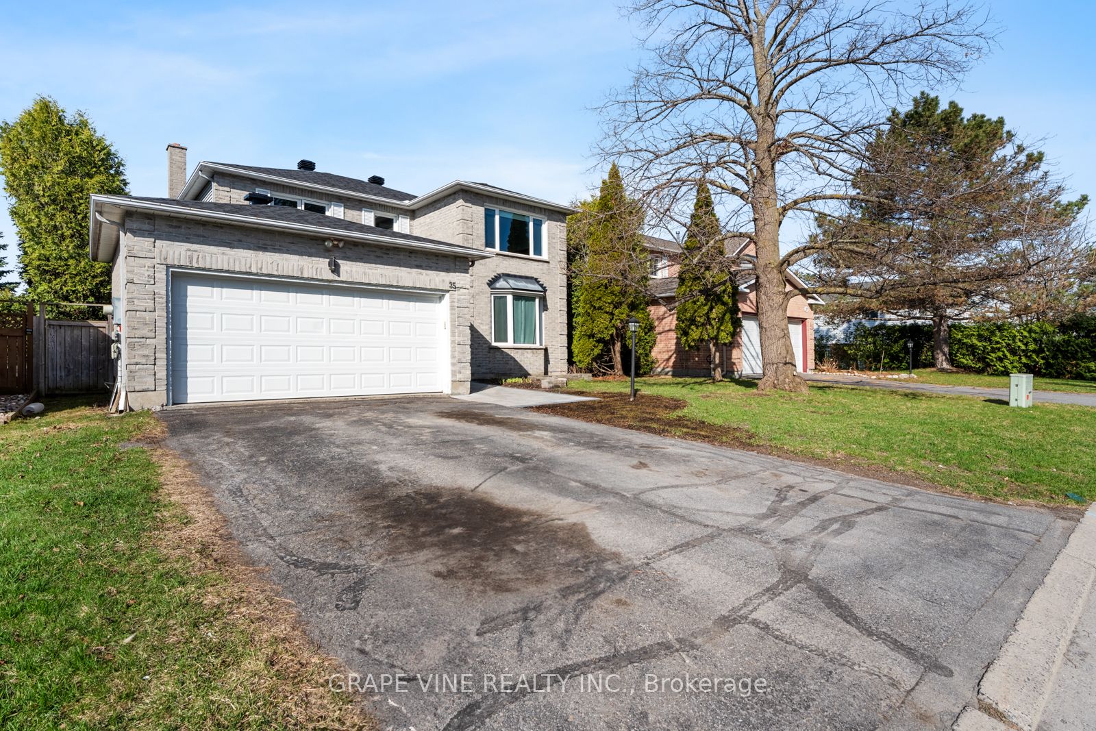 35 Bluemeadow Way, Kanata, ON K2M 1L7