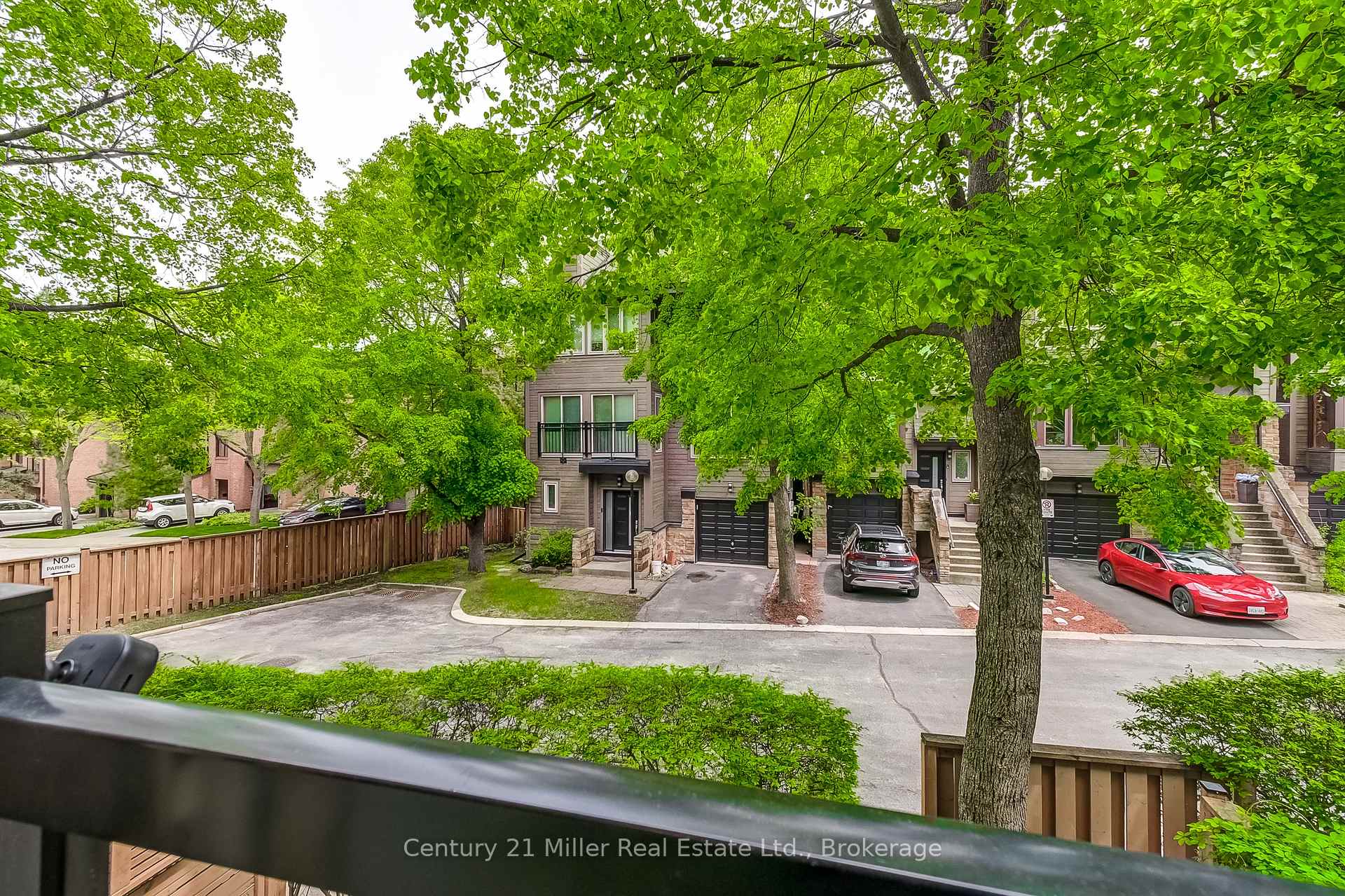 3 Bedrooms Condo at 1120 Queens, Oakville For sale