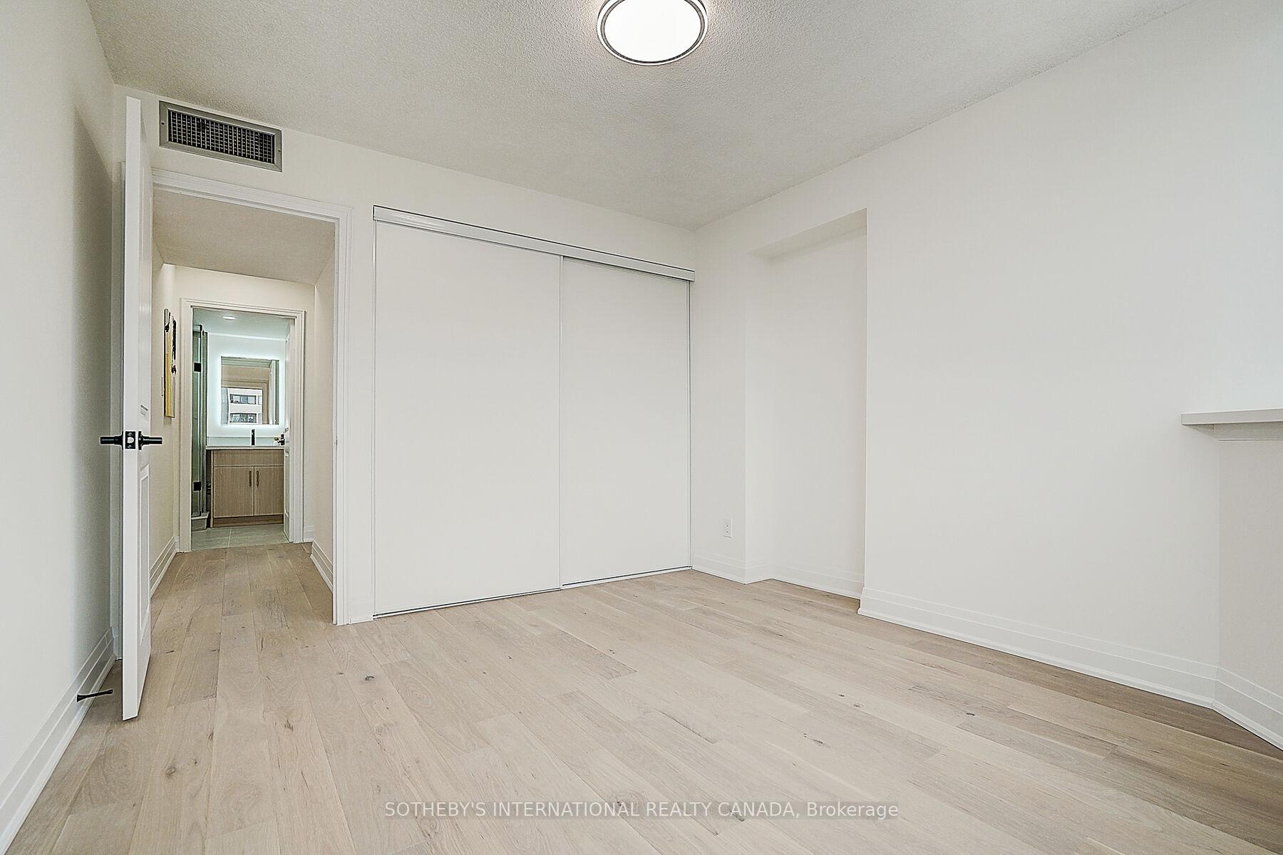 2 Bedrooms Condo at 1240 Marlborough, Oakville For sale