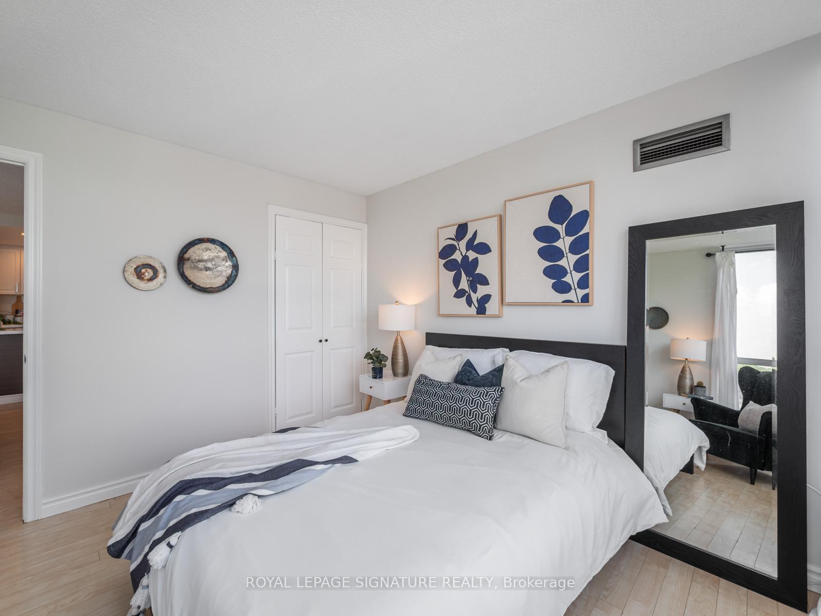 3 Bedrooms Condo at 3050 Ellesmere, Toronto For sale