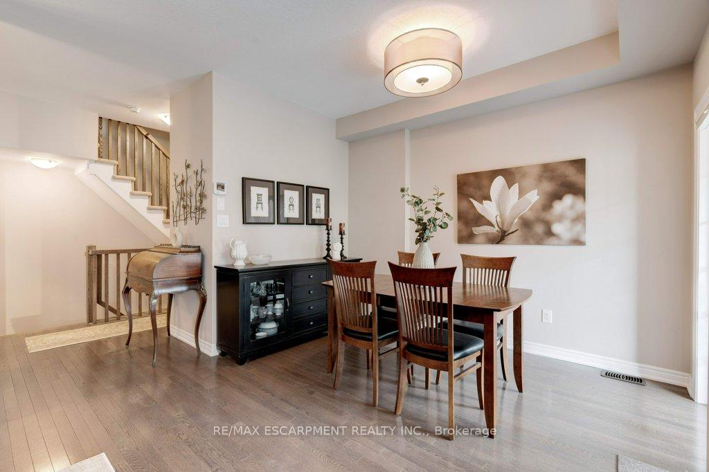 2 Bedrooms Condo at 257 Parkside, Hamilton For sale