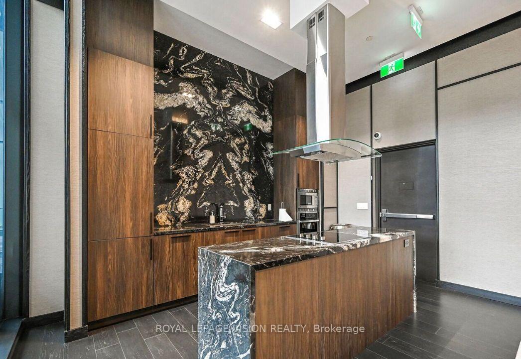 2 Bedrooms Condo at 501 Yonge, Toronto For sale