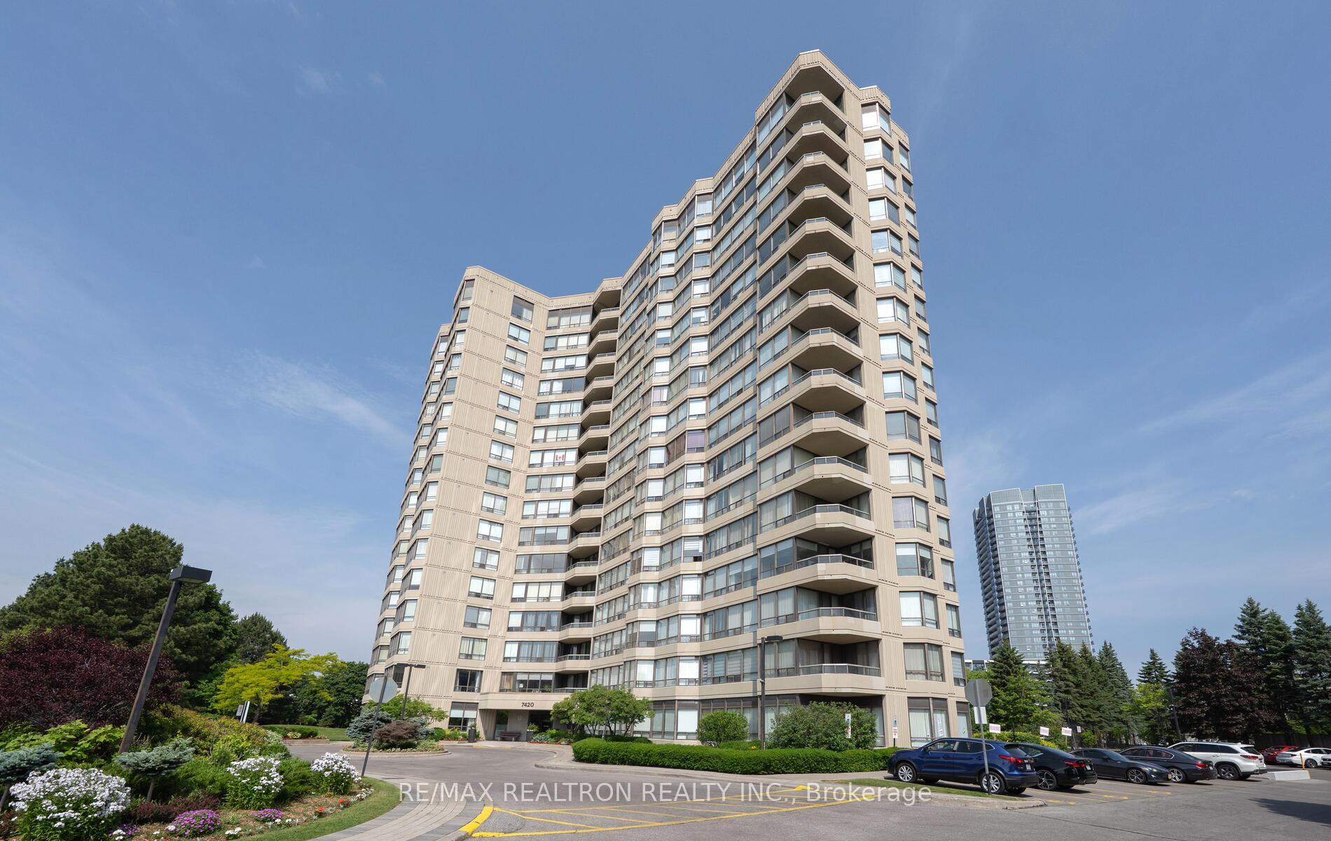 2 Bedrooms Condo at 7420 Bathurst, Vaughan For sale