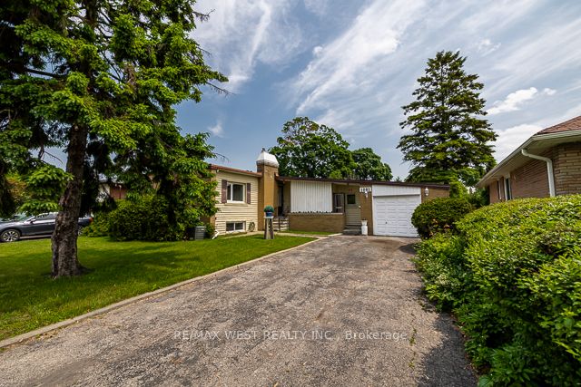 1081 Islington