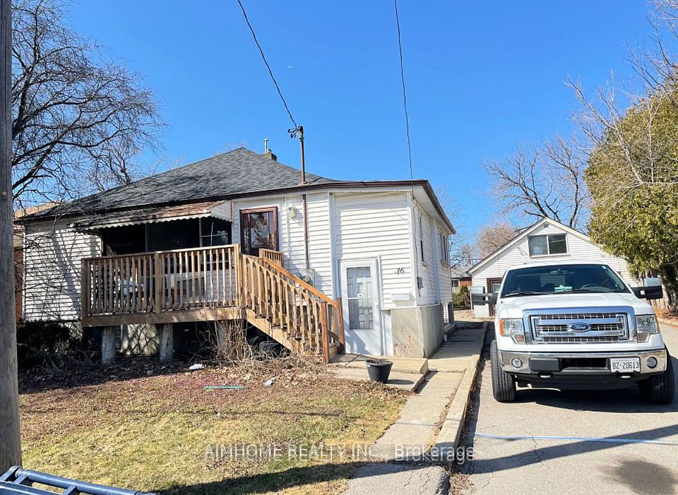 36 Alexis Boulevard