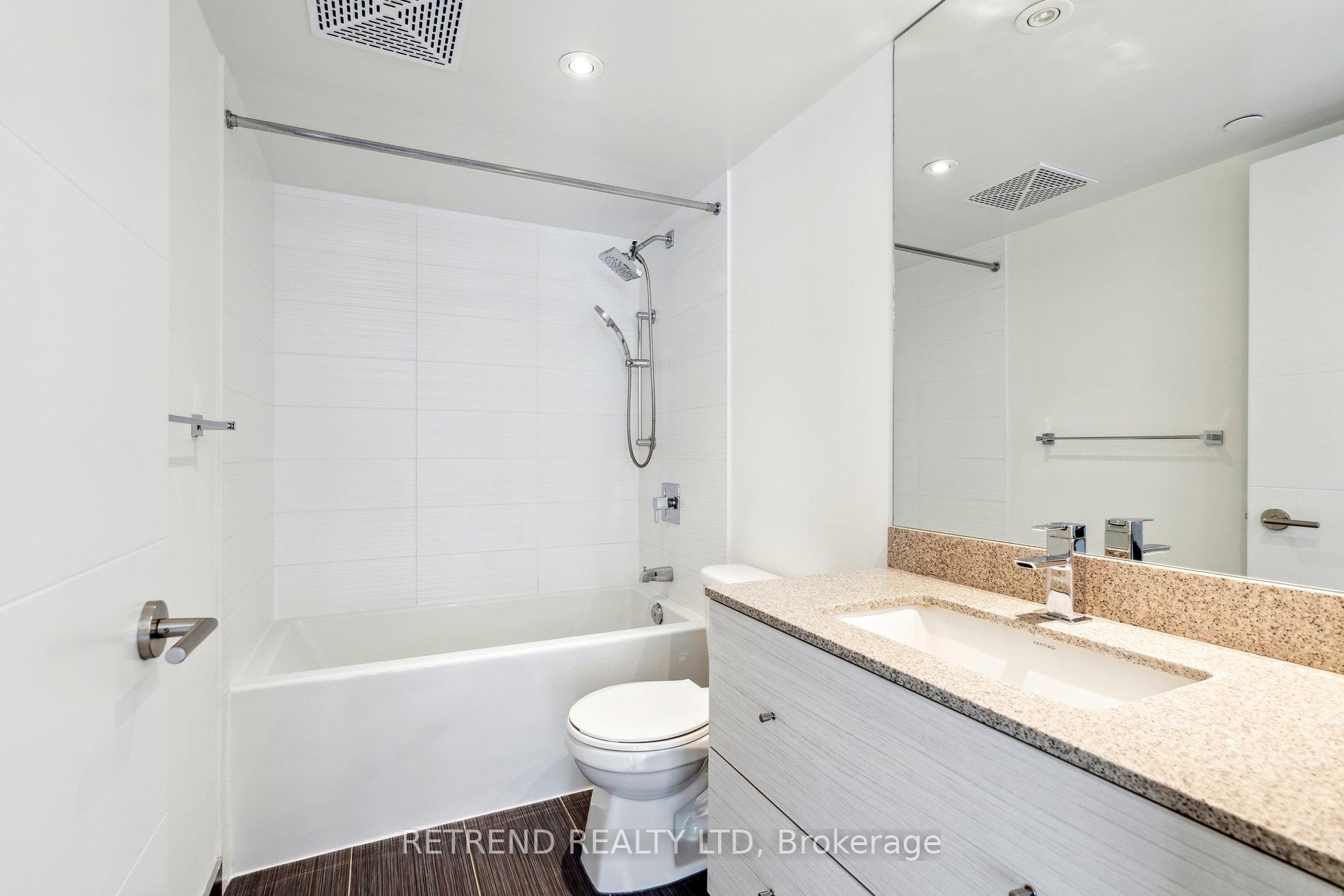 3 Bedrooms Condo at 525 Adelaide, Toronto For sale