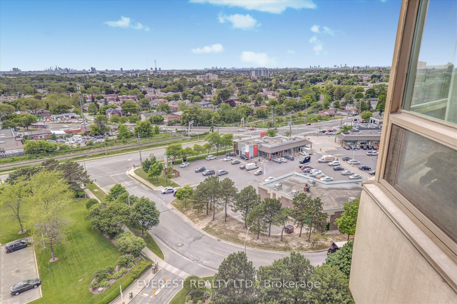 3 Bedrooms Condo at 3 Greystone Walk, Toronto For sale